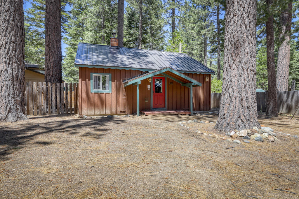 Cozy South Lake Tahoe Cabin | Near Beaches, Mountain Bike Trails & Heavenly
