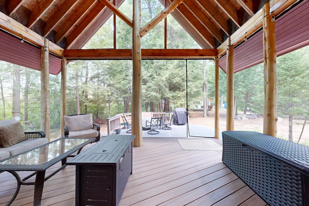 Handcrafted Home in Ossipee, explore the Lakes & Mountains