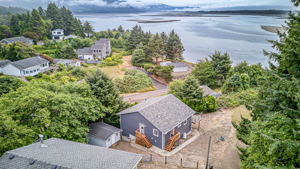 Beach Swagger | Bay Views & Coastal Escape