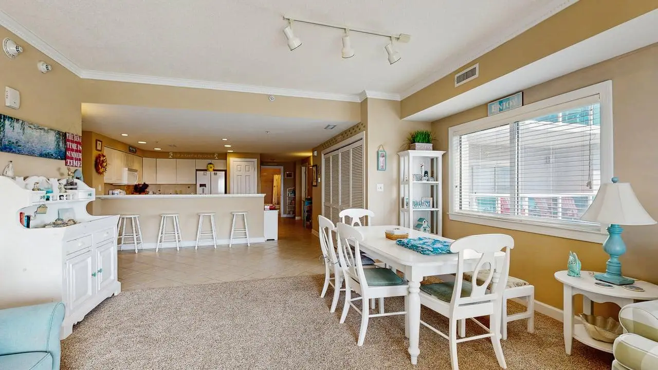 Sunset Pointe 302 - Pool, Prime Location
