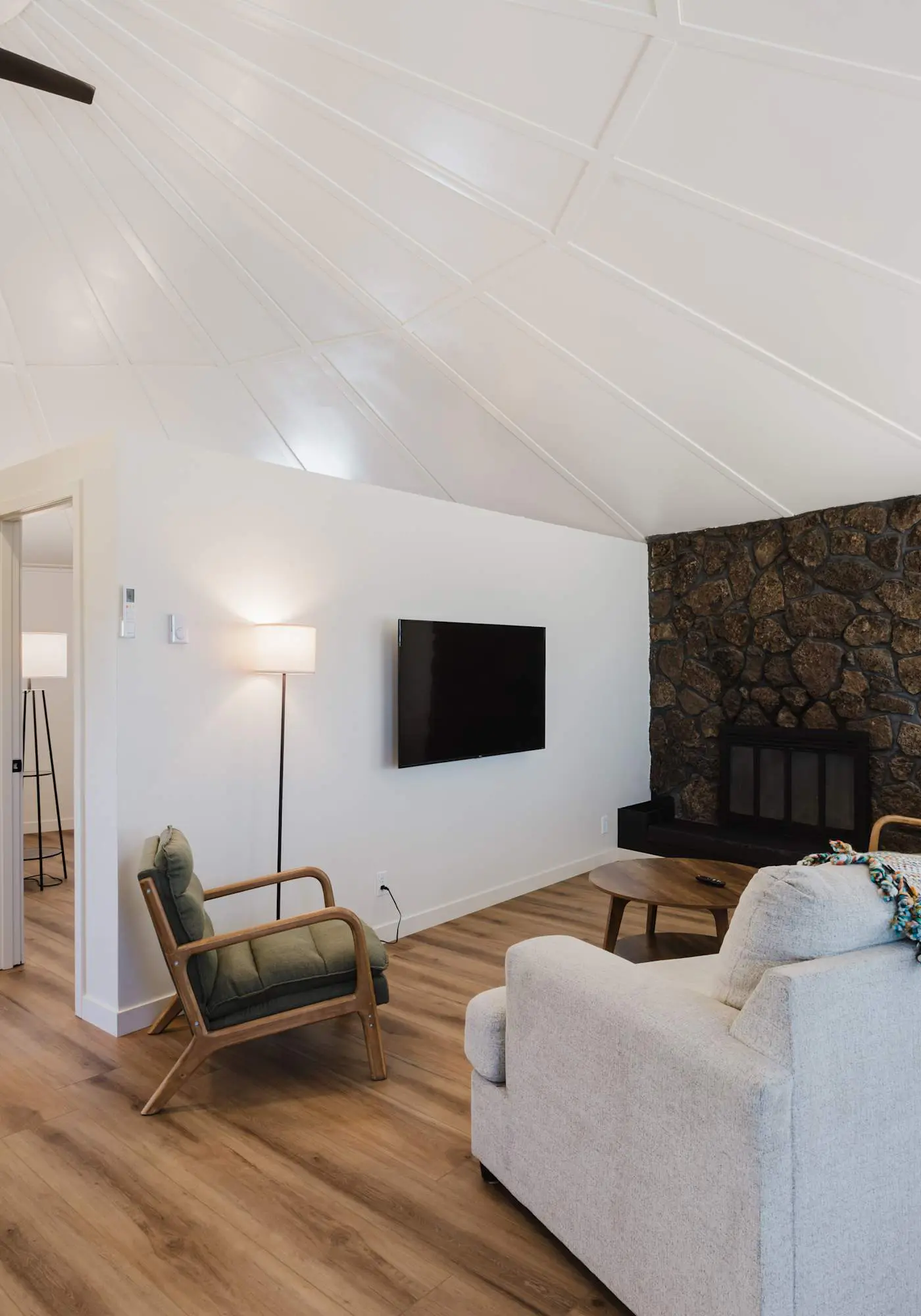 Escape to your private, pet-friendly yurt retreat with mountain views, just minutes from Bend and Sisters.