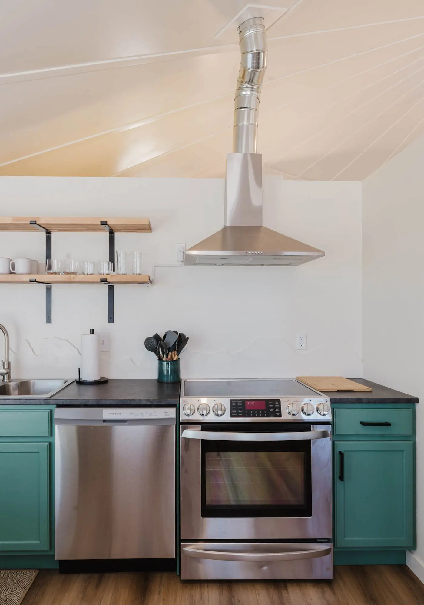 Escape to your private, pet-friendly yurt retreat with mountain views, just minutes from Bend and Sisters.