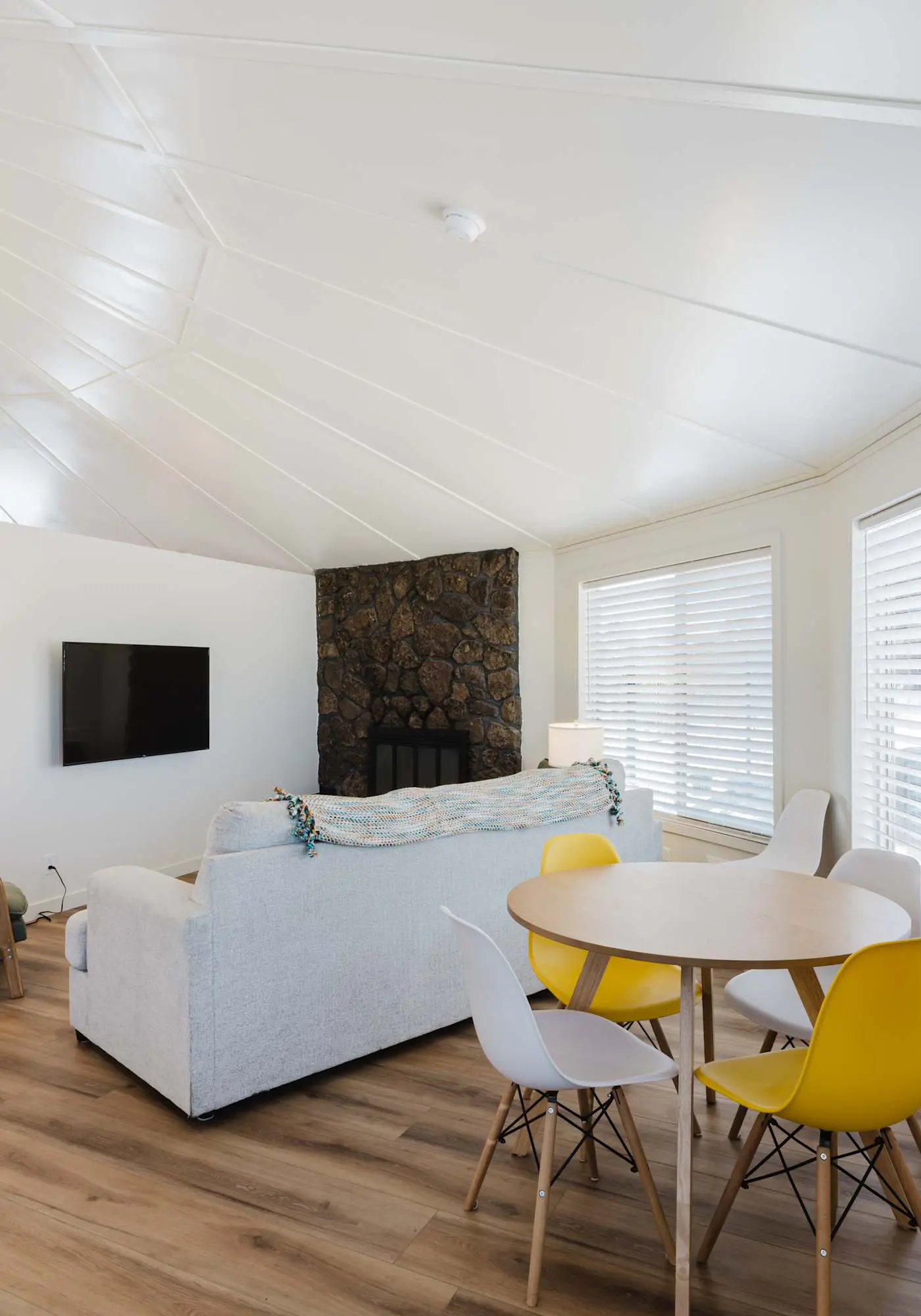 Escape to your private, pet-friendly yurt retreat with mountain views, just minutes from Bend and Sisters.