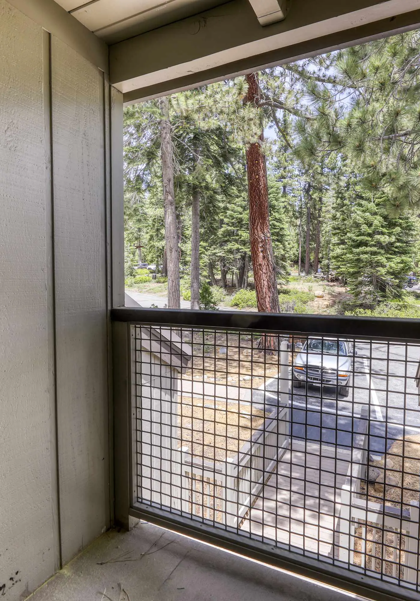 Condo at Granlibakken Tahoe Resort - Ski-In - Ski-Out with Pool, Spa & Minutes from Lake Tahoe