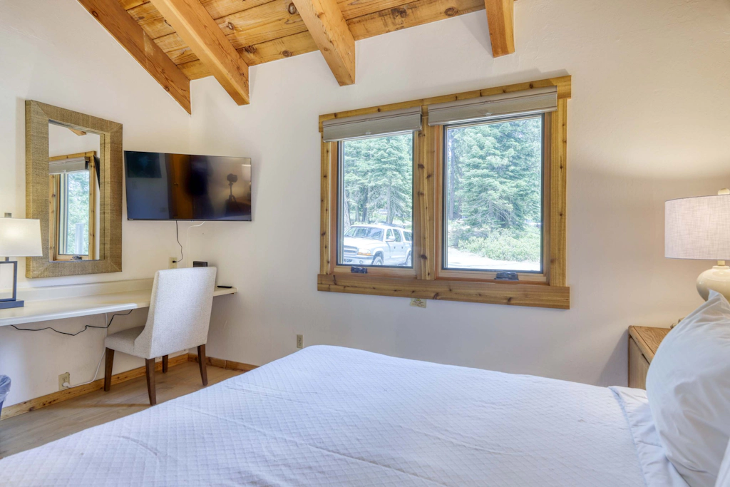 Cozy Studio at Granlibakken Tahoe Resort - Ski-In - Ski-Out with Pool, Spa & Minutes from Lake Tahoe