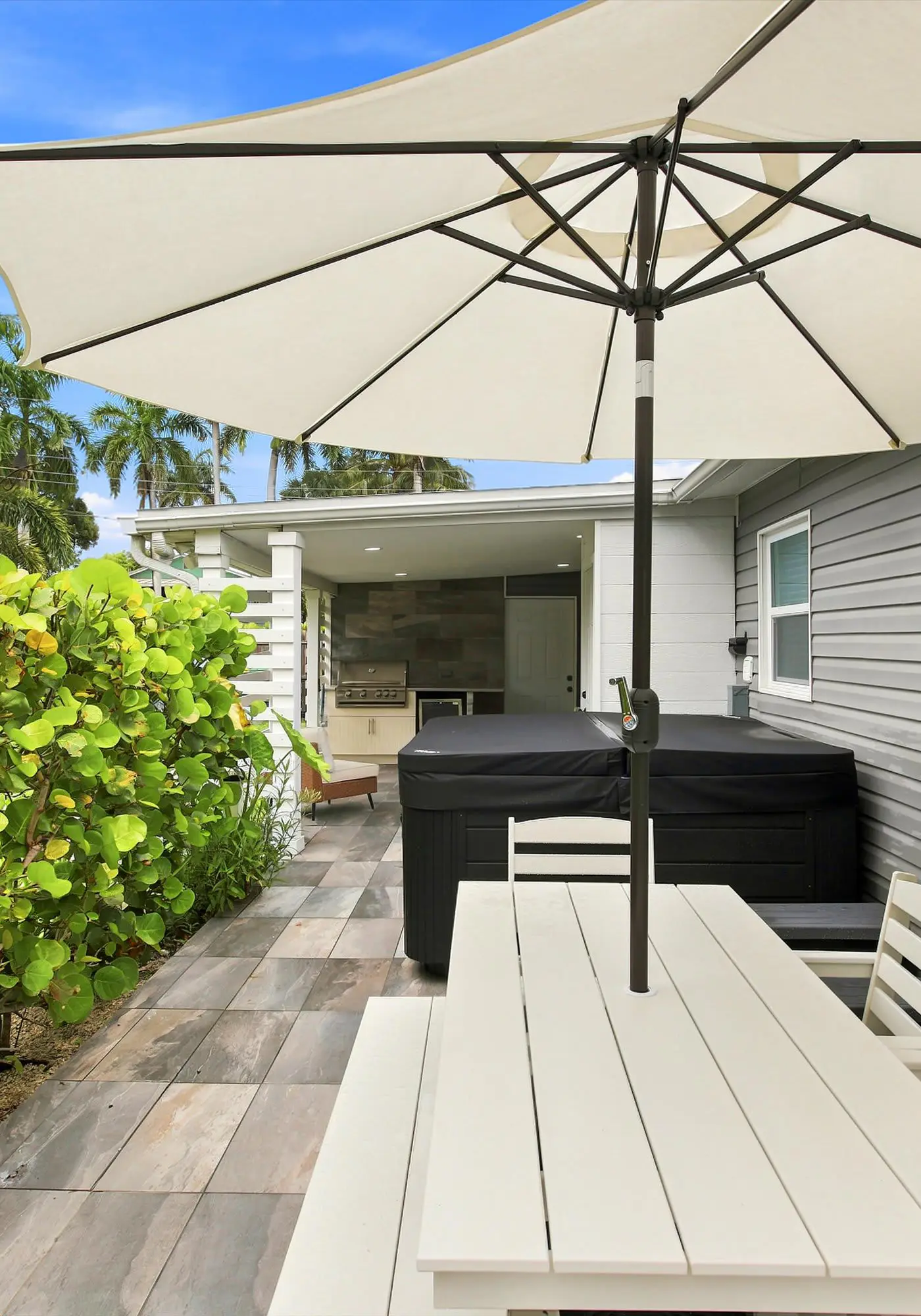 Spacious Waterfront Home - Private Canal Access and Large Yard in Naples