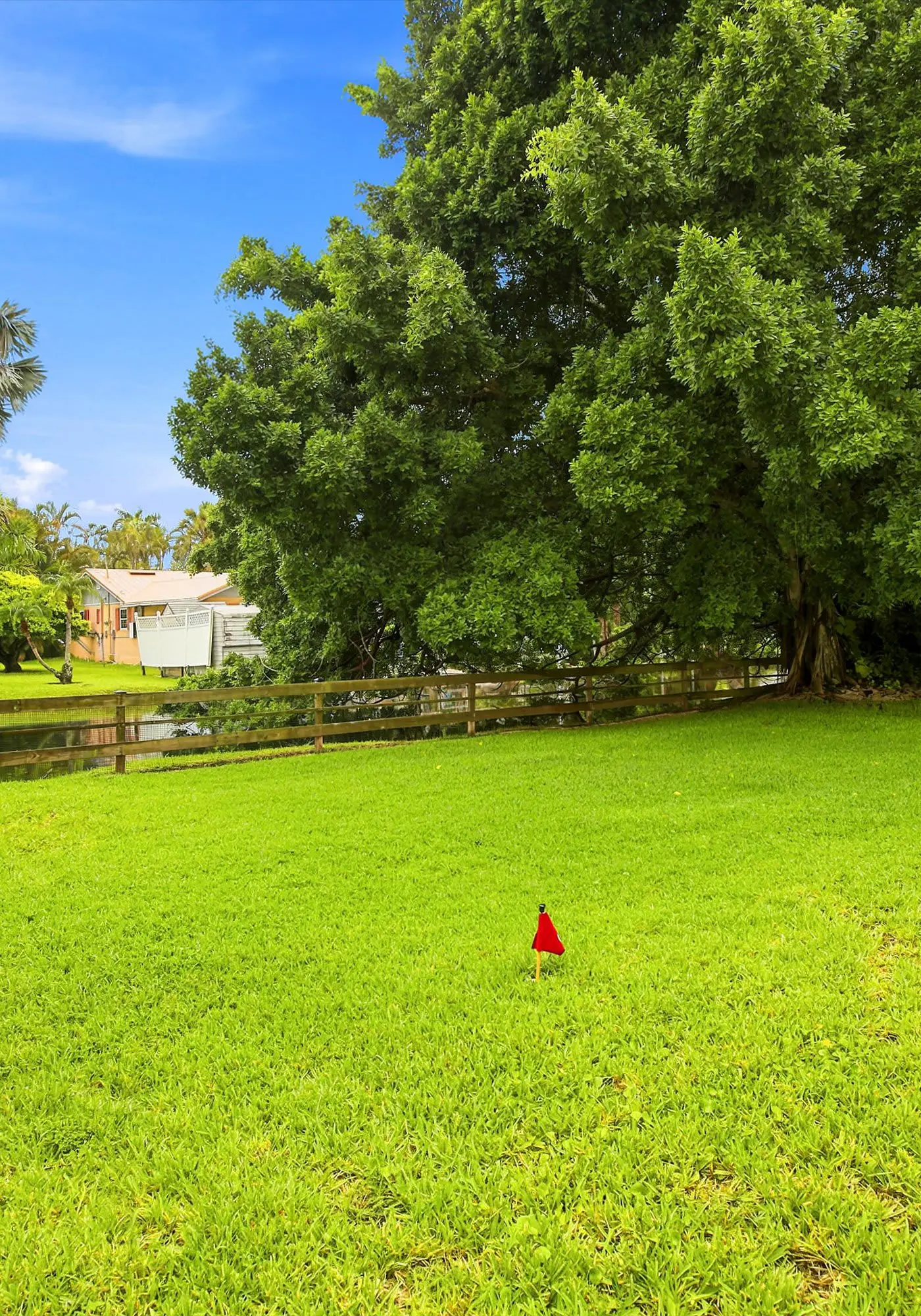 Spacious Waterfront Home - Private Canal Access and Large Yard in Naples
