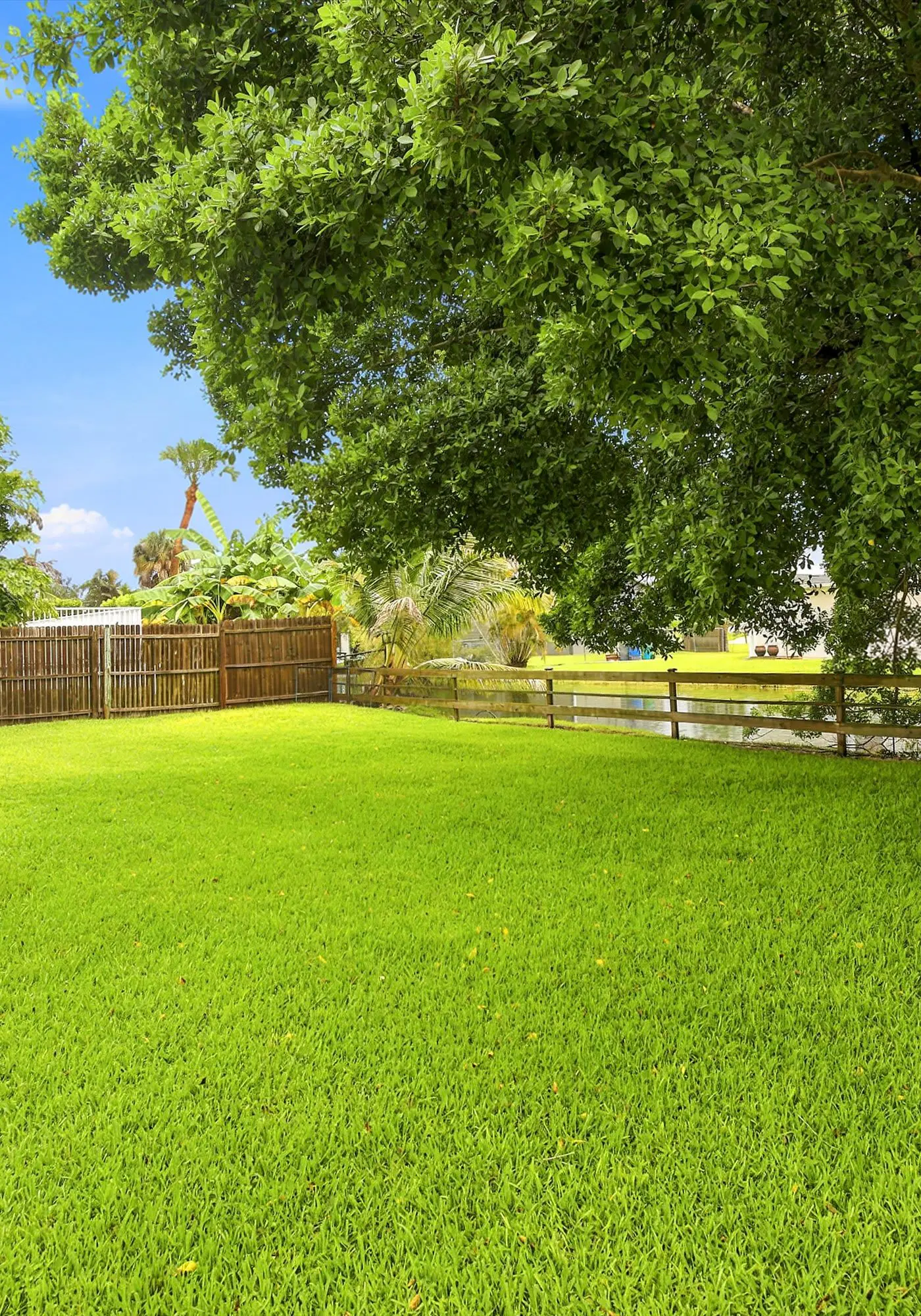 Spacious Waterfront Home - Private Canal Access and Large Yard in Naples