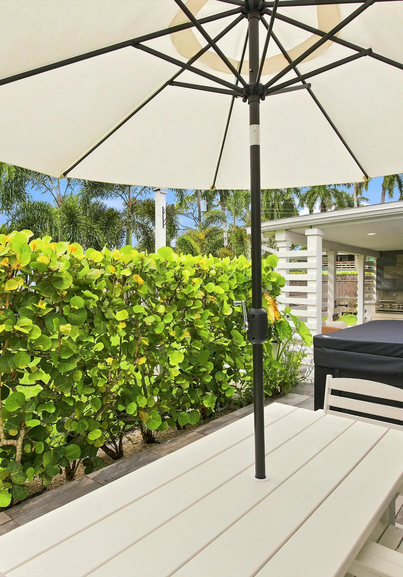 Spacious Waterfront Home - Private Canal Access and Large Yard in Naples