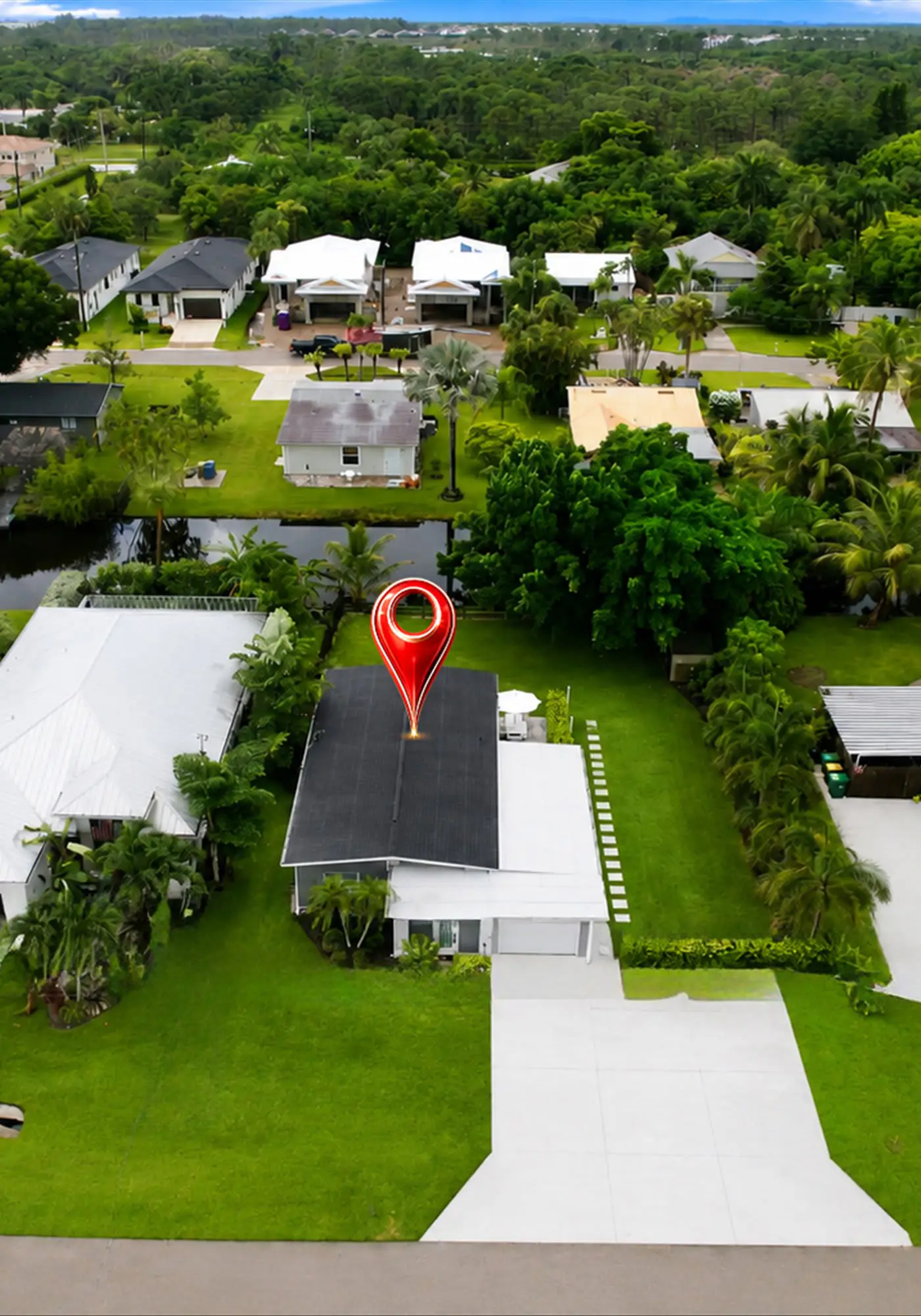 Spacious Waterfront Home - Private Canal Access and Large Yard in Naples