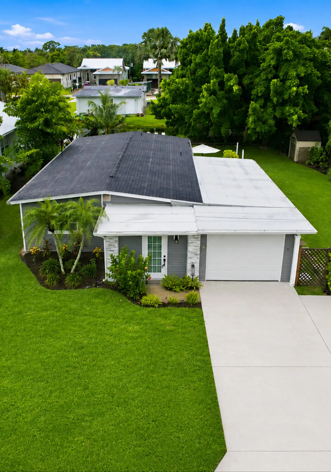 Spacious Waterfront Home - Private Canal Access and Large Yard in Naples
