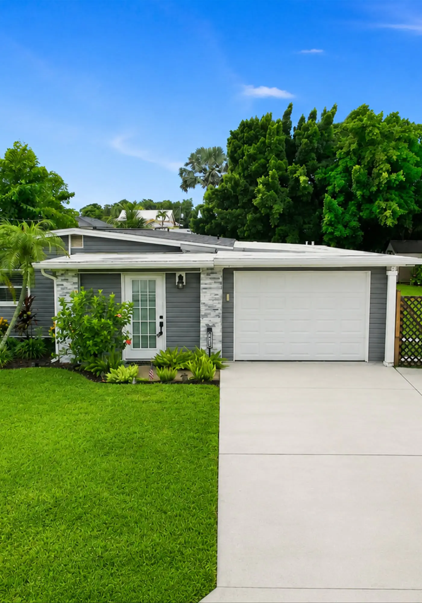 Spacious Waterfront Home - Private Canal Access and Large Yard in Naples