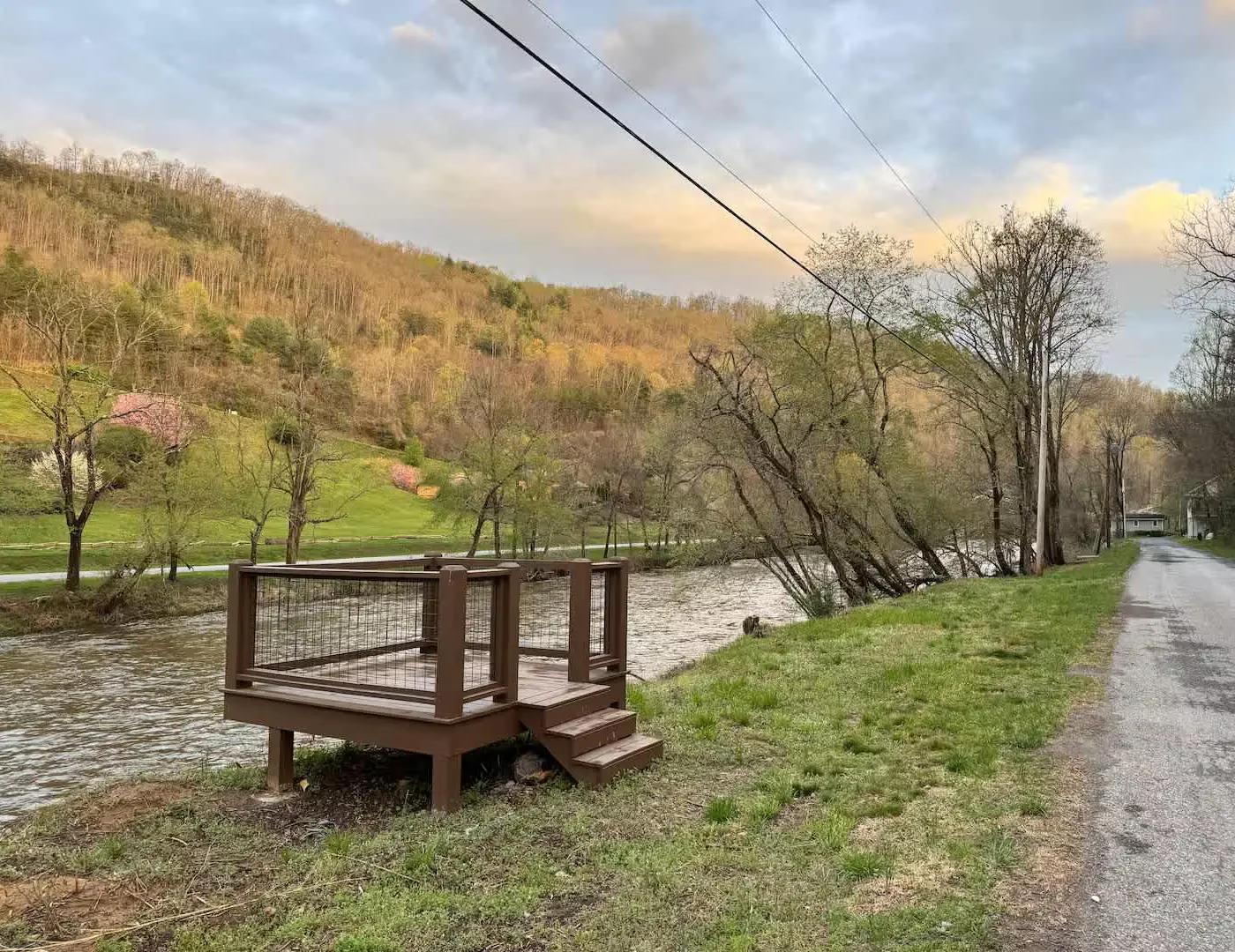 Riverfront Wilderness Cabin 