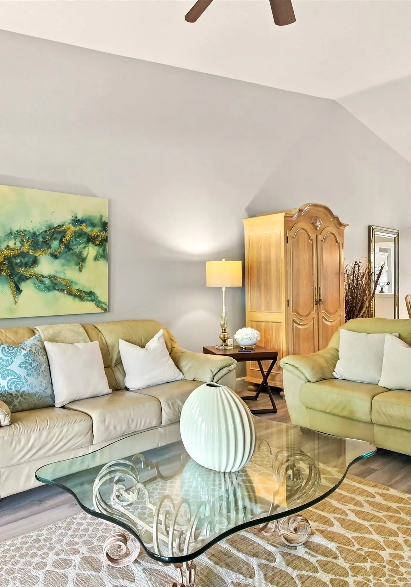 Cozy 2 Bedroom Naples Condo with Full Kitchen, shared Pool