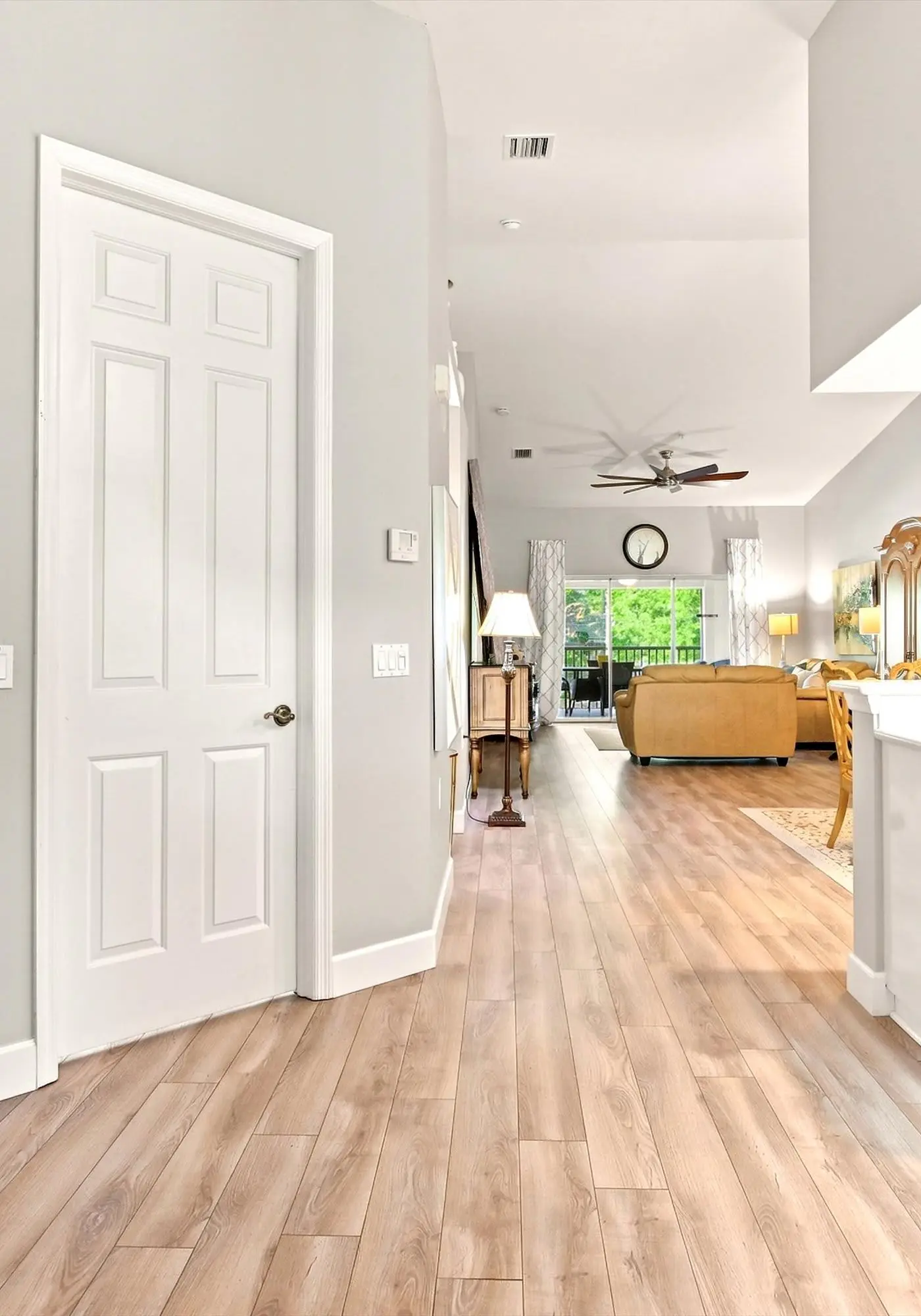 Cozy 2 Bedroom Naples Condo with Full Kitchen, shared Pool