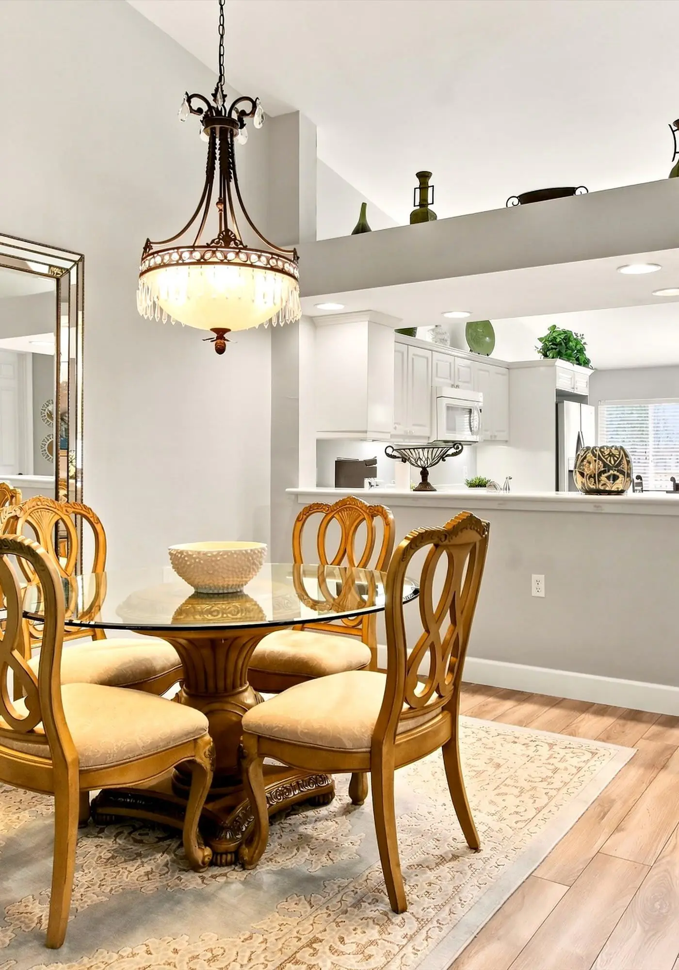 Cozy 2 Bedroom Naples Condo with Full Kitchen, shared Pool
