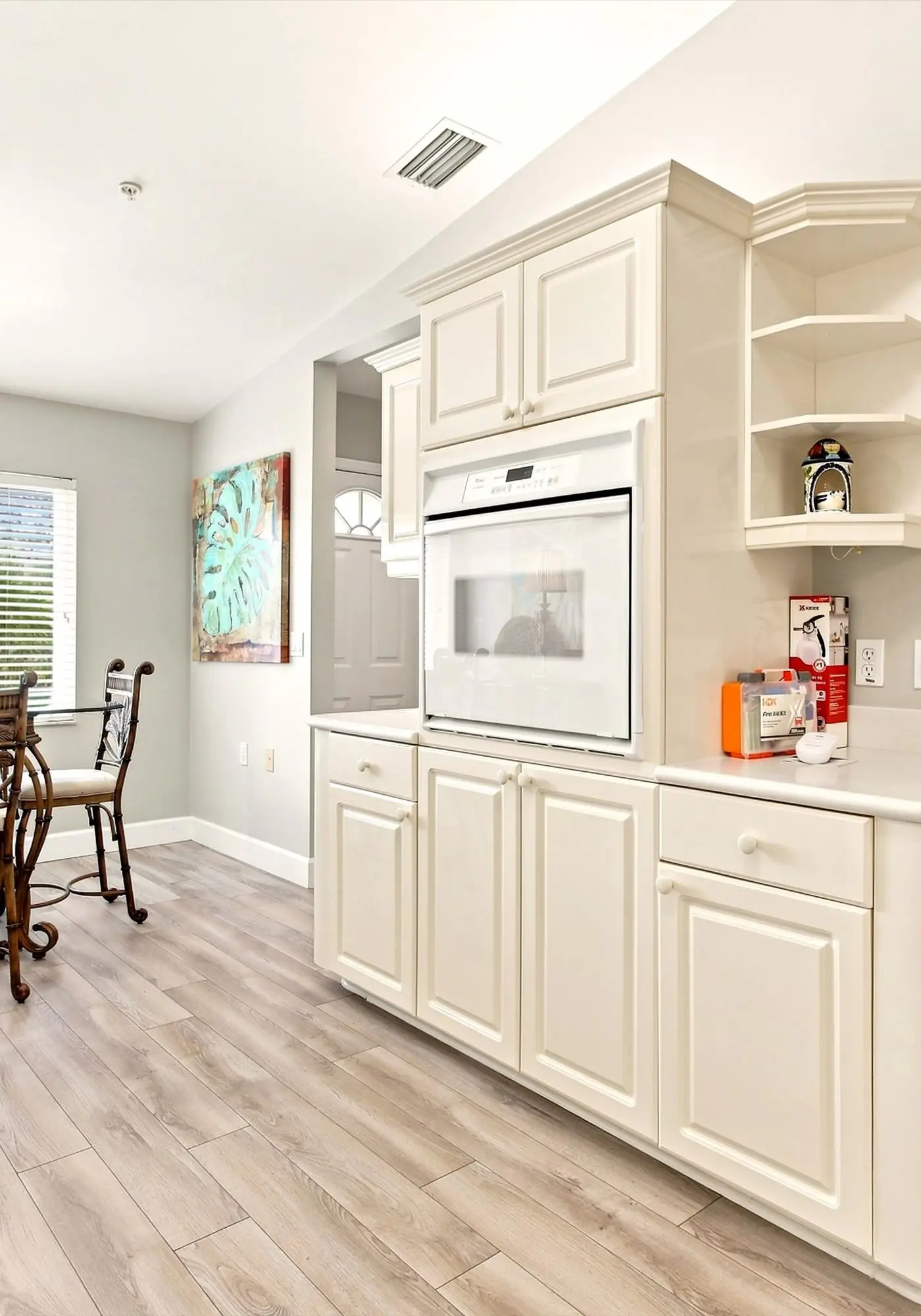 Cozy 2 Bedroom Naples Condo with Full Kitchen, shared Pool