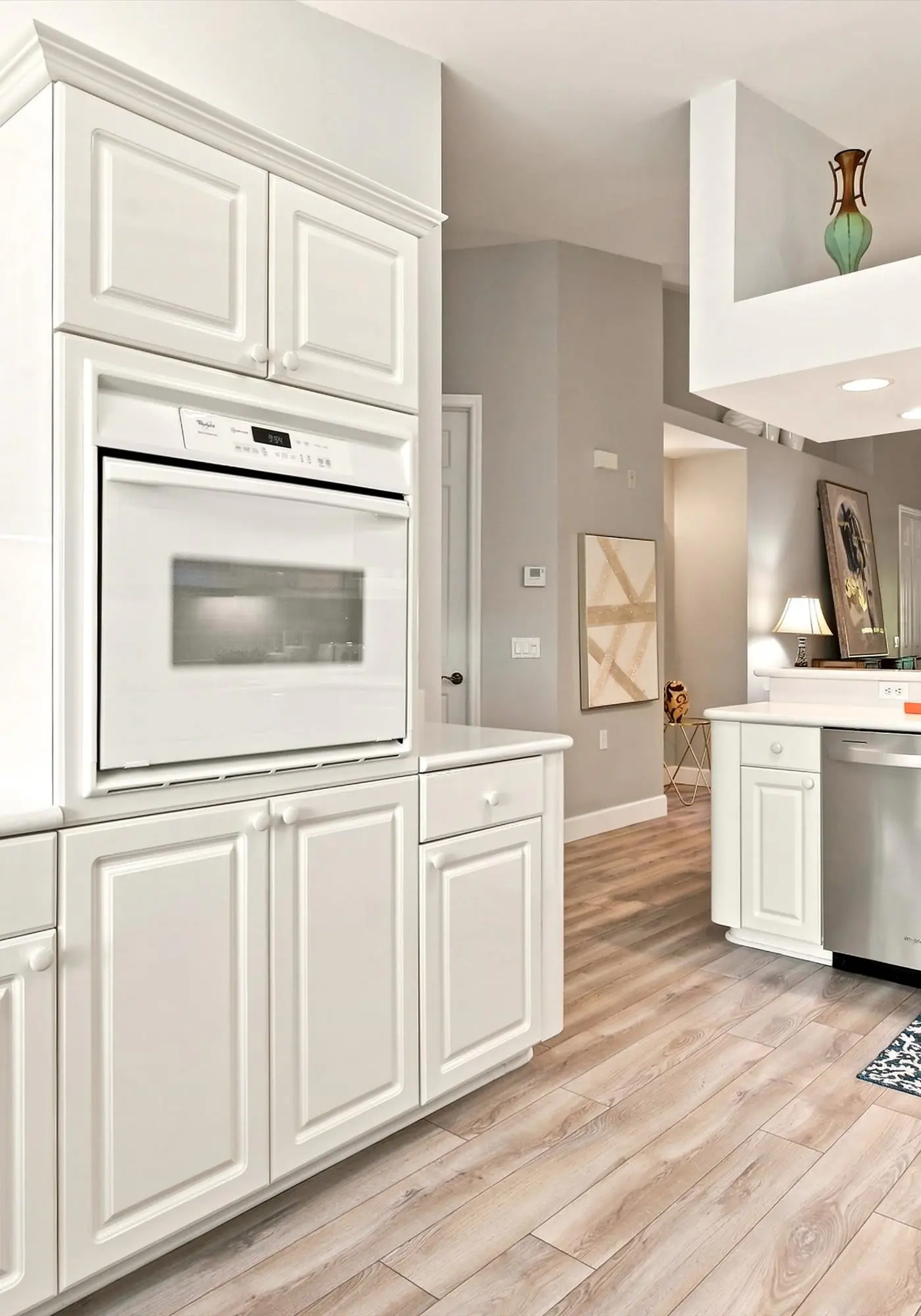 Cozy 2 Bedroom Naples Condo with Full Kitchen, shared Pool