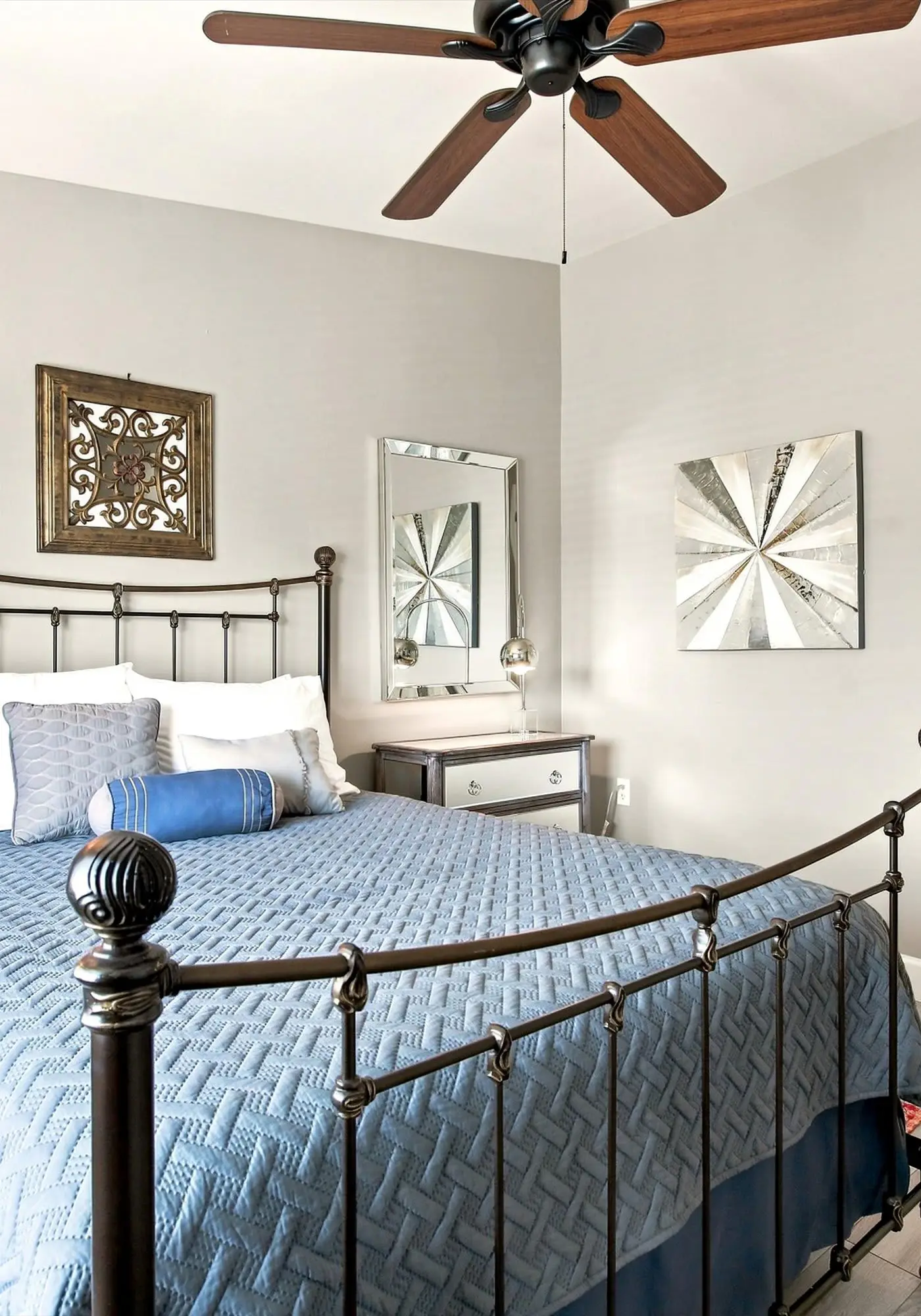 Cozy 2 Bedroom Naples Condo with Full Kitchen, shared Pool