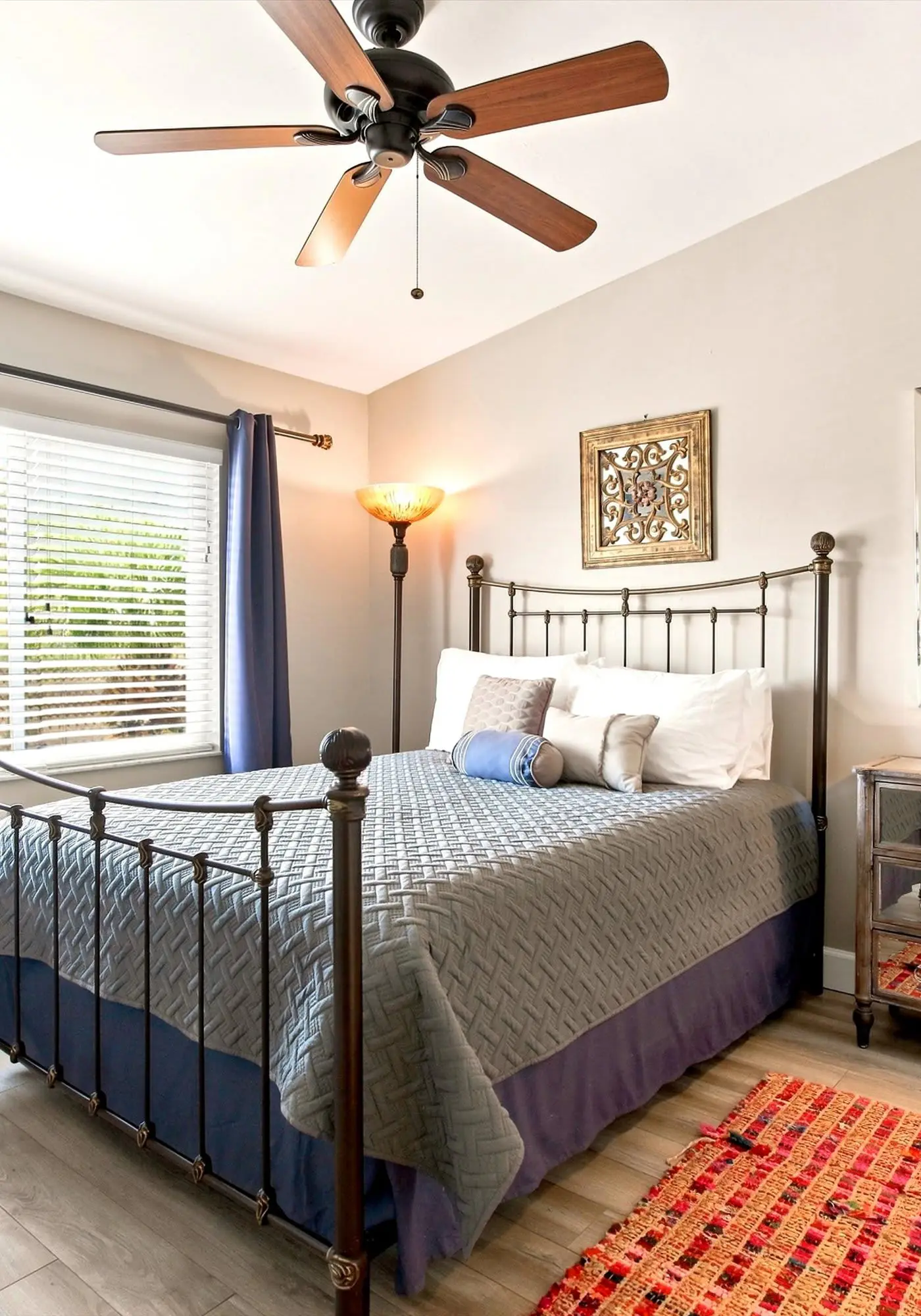 Cozy 2 Bedroom Naples Condo with Full Kitchen, shared Pool