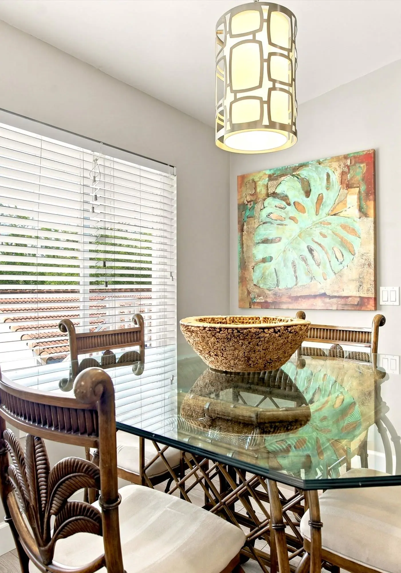 Cozy 2 Bedroom Naples Condo with Full Kitchen, shared Pool