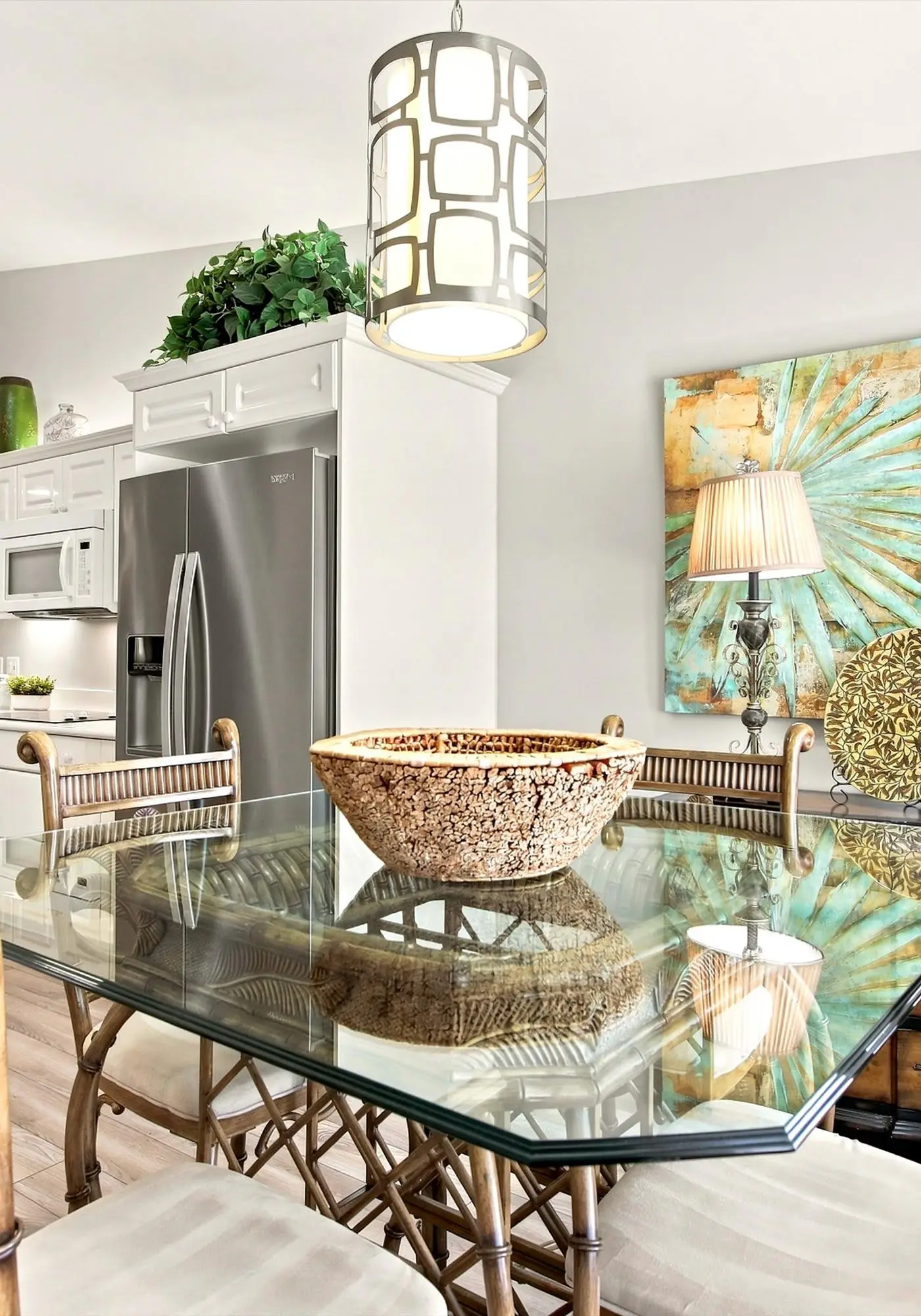 Cozy 2 Bedroom Naples Condo with Full Kitchen, shared Pool