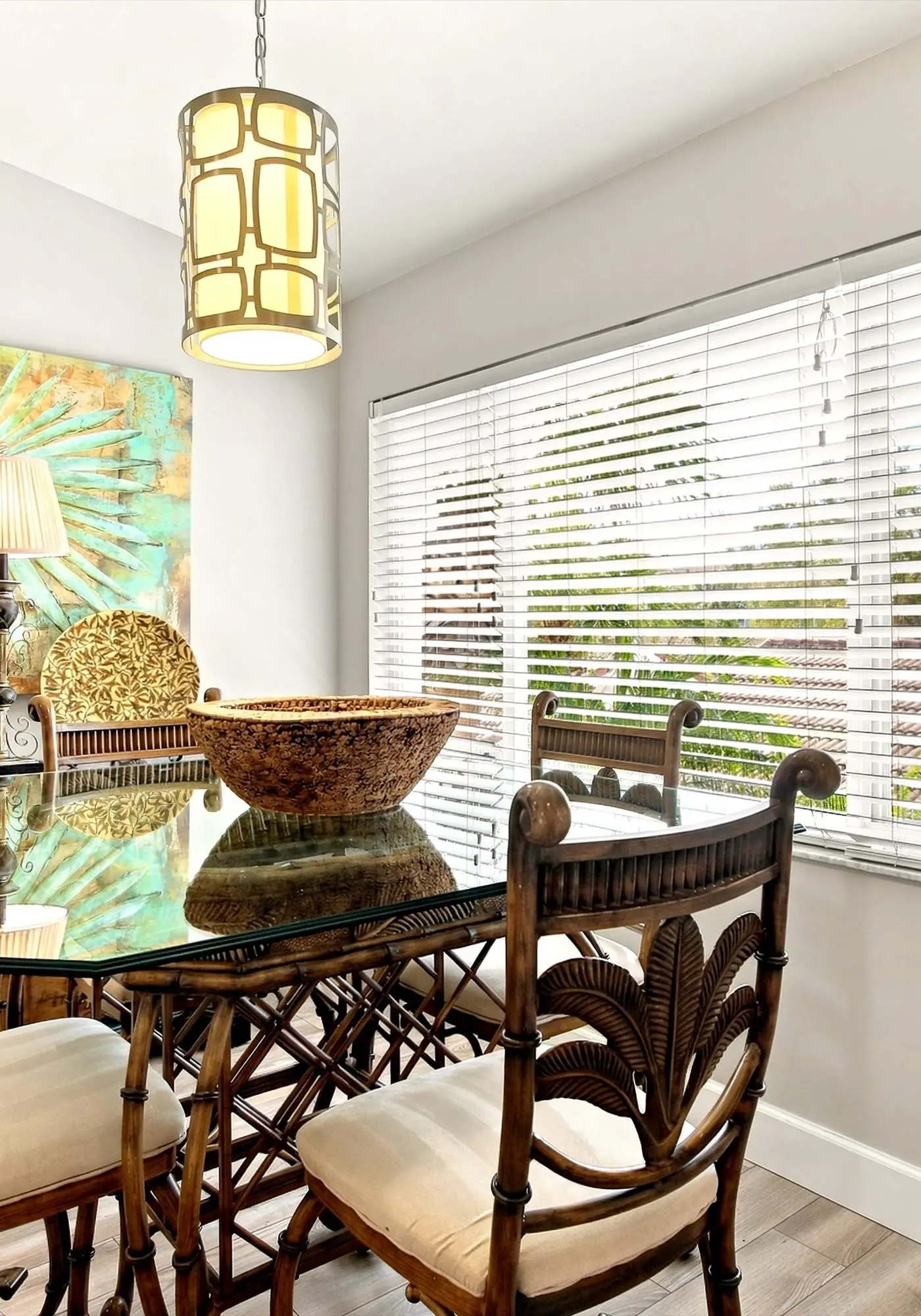 Cozy 2 Bedroom Naples Condo with Full Kitchen, shared Pool