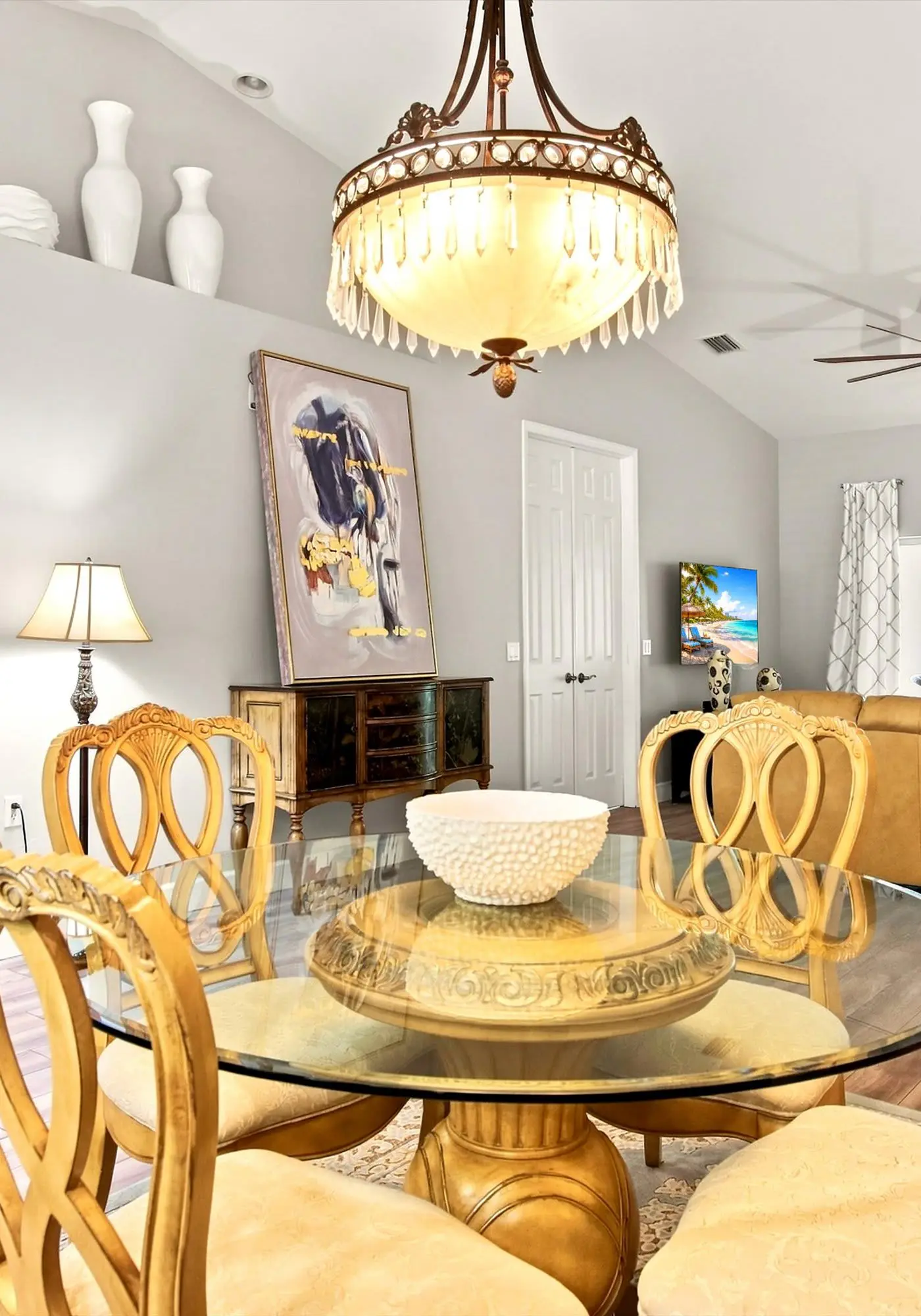 Cozy 2 Bedroom Naples Condo with Full Kitchen, shared Pool