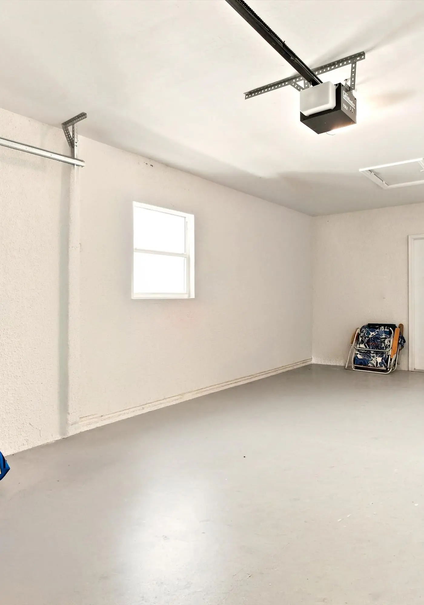 Cozy 2 Bedroom Naples Condo with Full Kitchen, shared Pool