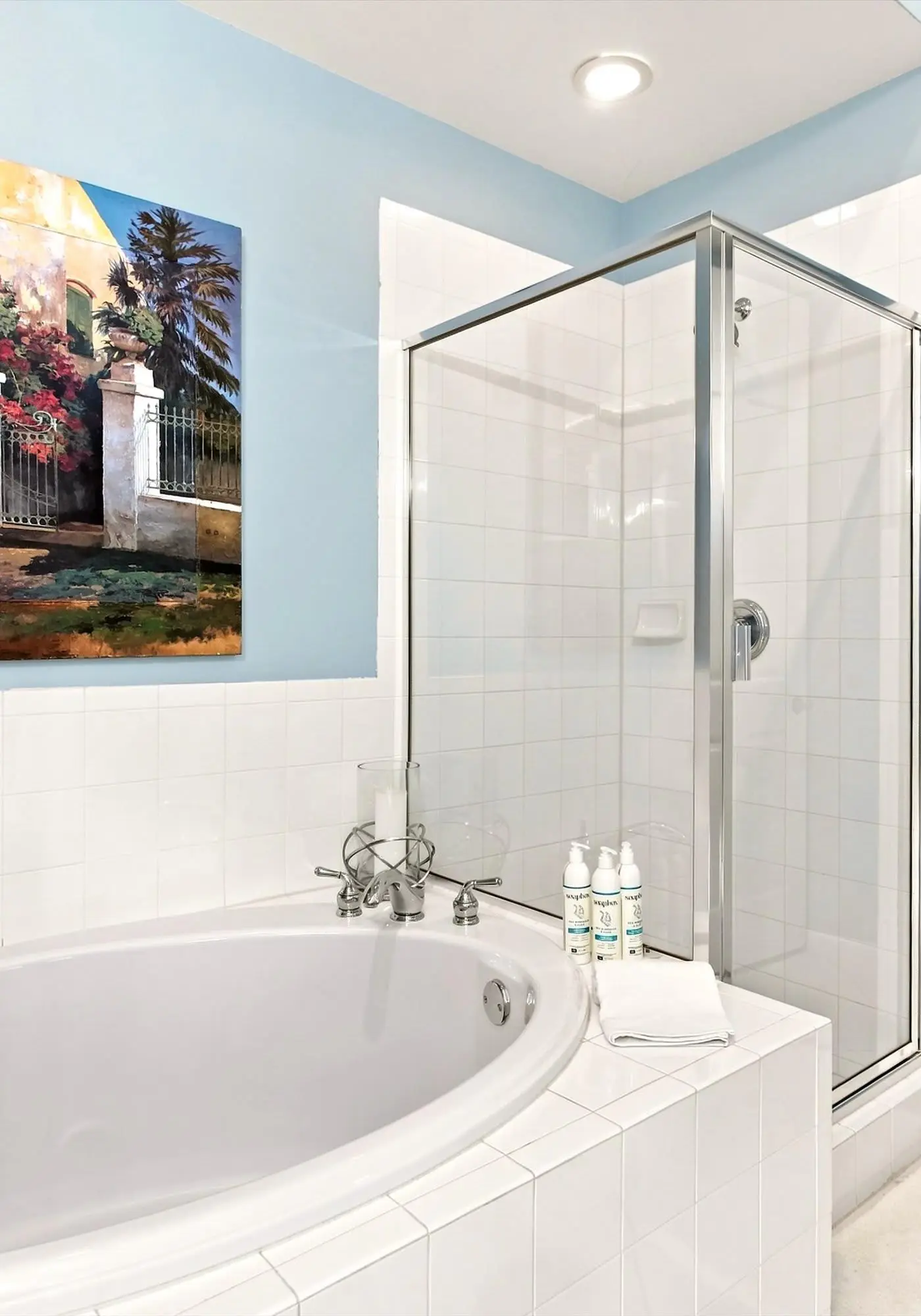 Cozy 2 Bedroom Naples Condo with Full Kitchen, shared Pool