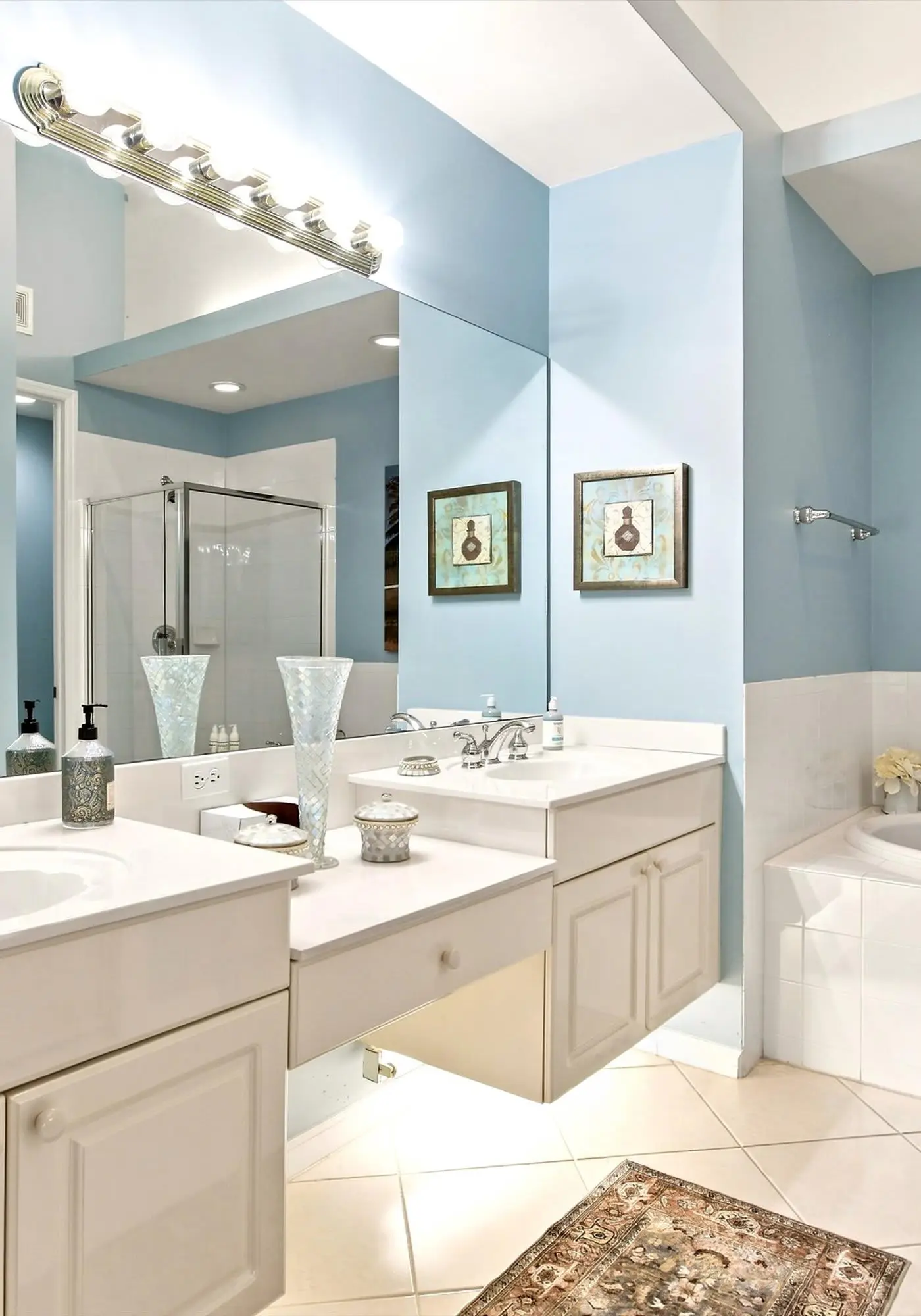 Cozy 2 Bedroom Naples Condo with Full Kitchen, shared Pool