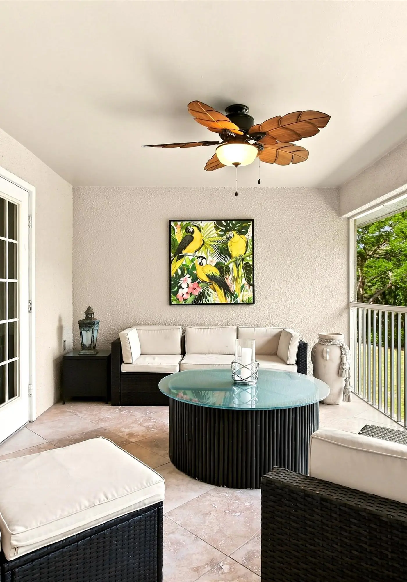 Cozy 2 Bedroom Naples Condo with Full Kitchen, shared Pool