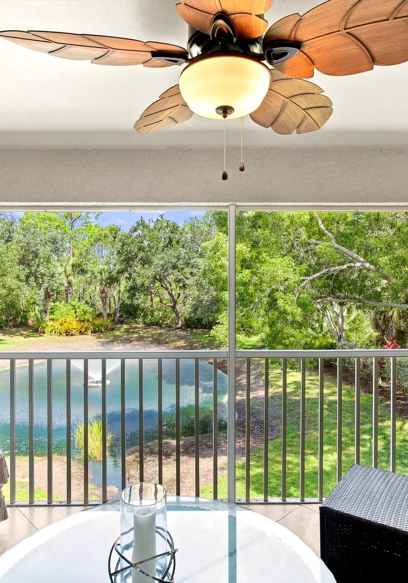 Cozy 2 Bedroom Naples Condo with Full Kitchen, shared Pool