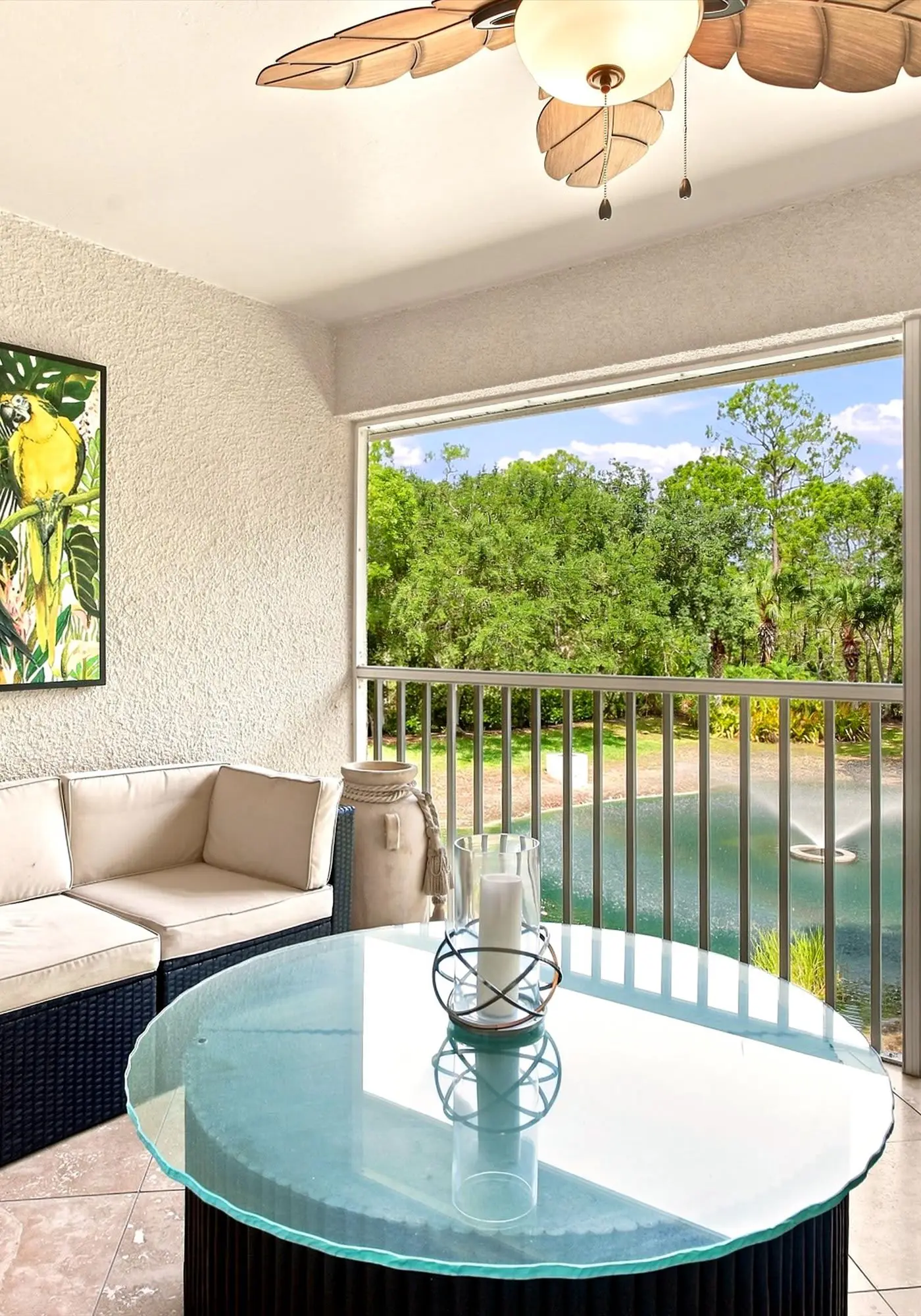 Cozy 2 Bedroom Naples Condo with Full Kitchen, shared Pool