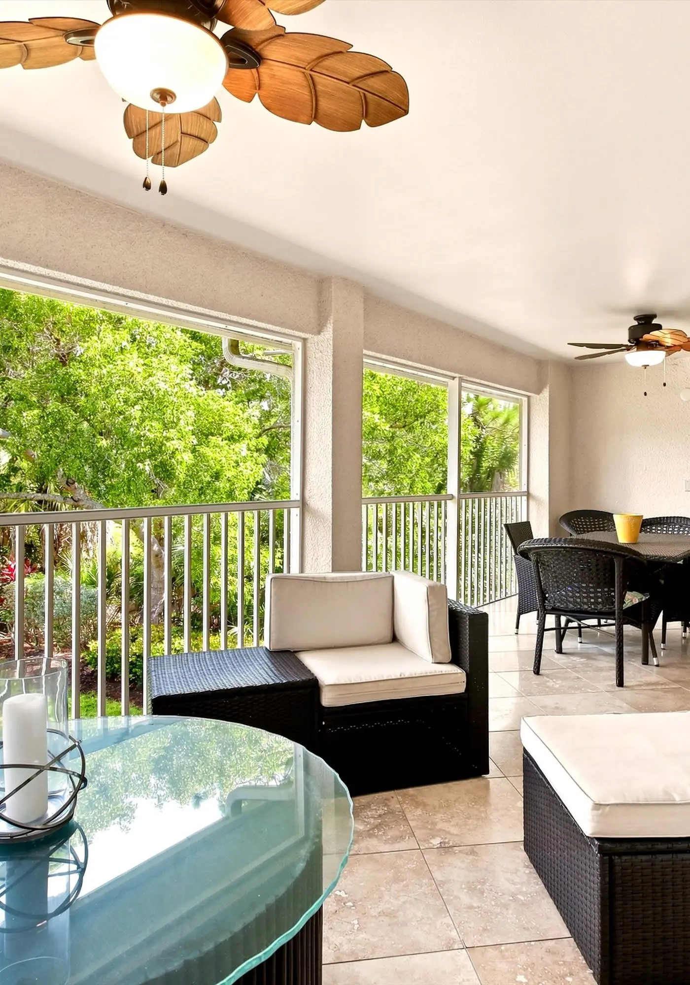 Cozy 2 Bedroom Naples Condo with Full Kitchen, shared Pool