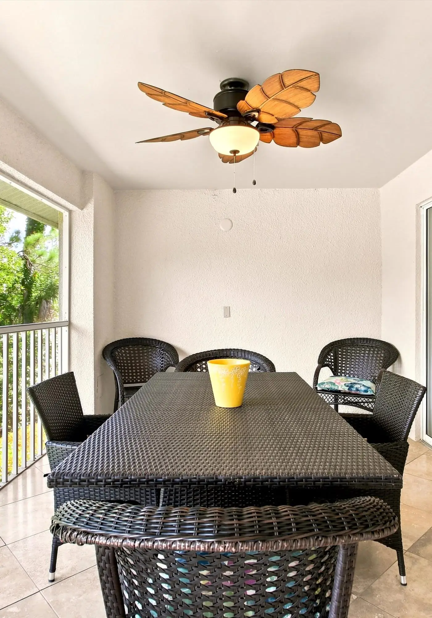 Cozy 2 Bedroom Naples Condo with Full Kitchen, shared Pool