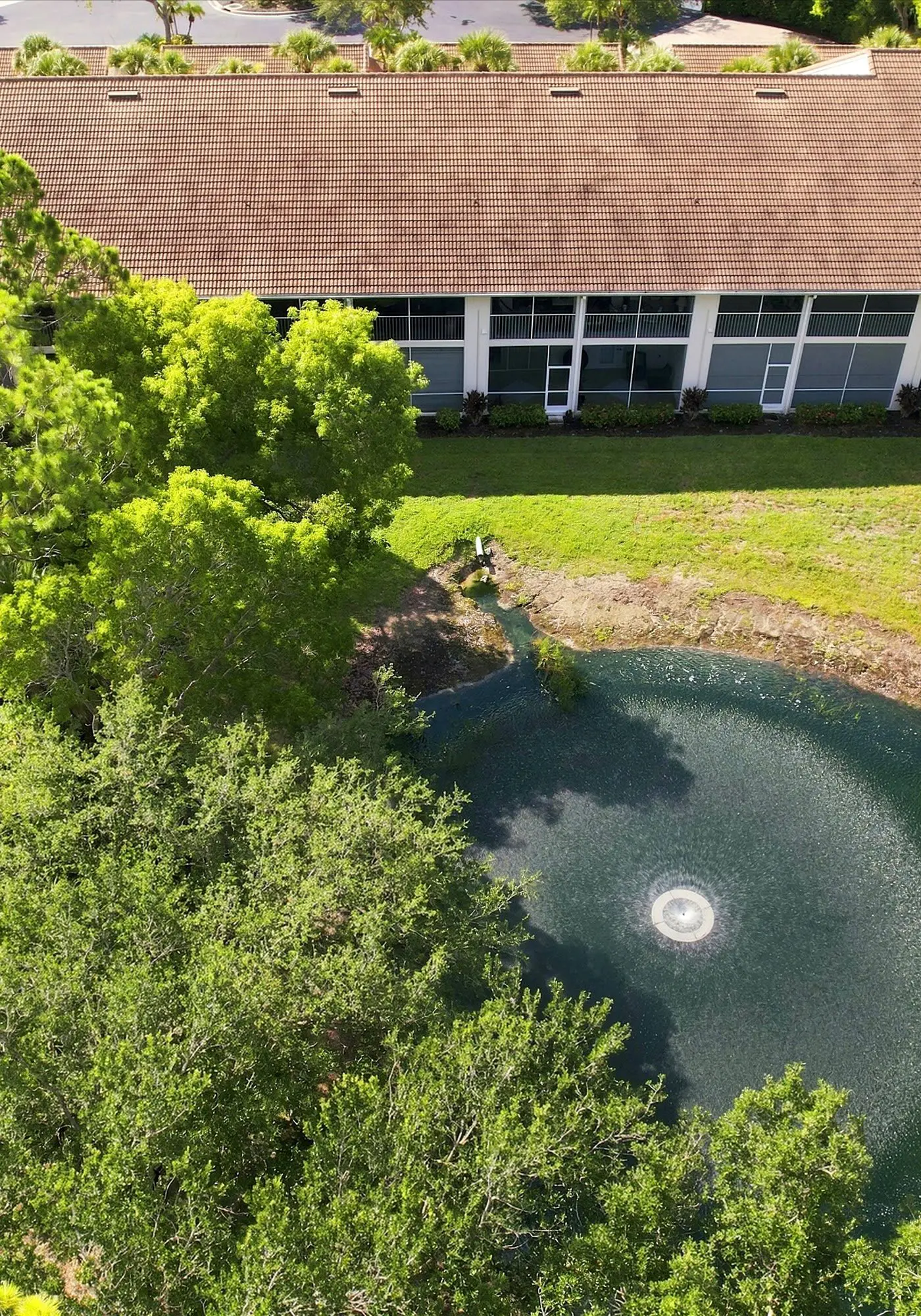 Cozy 2 Bedroom Naples Condo with Full Kitchen, shared Pool