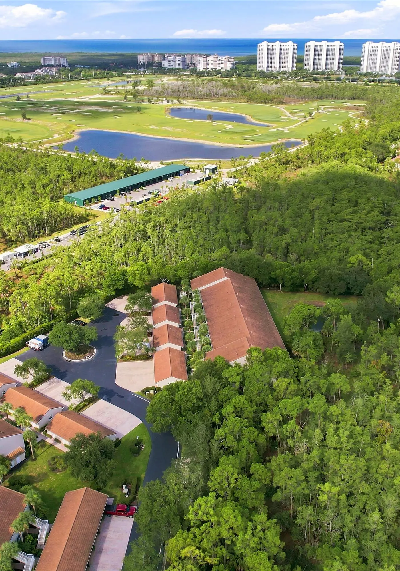 Cozy 2 Bedroom Naples Condo with Full Kitchen, shared Pool