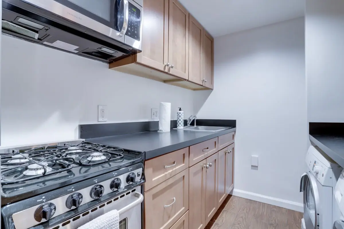 Sojourn Studio on R | Walkable in Dupont | #1A