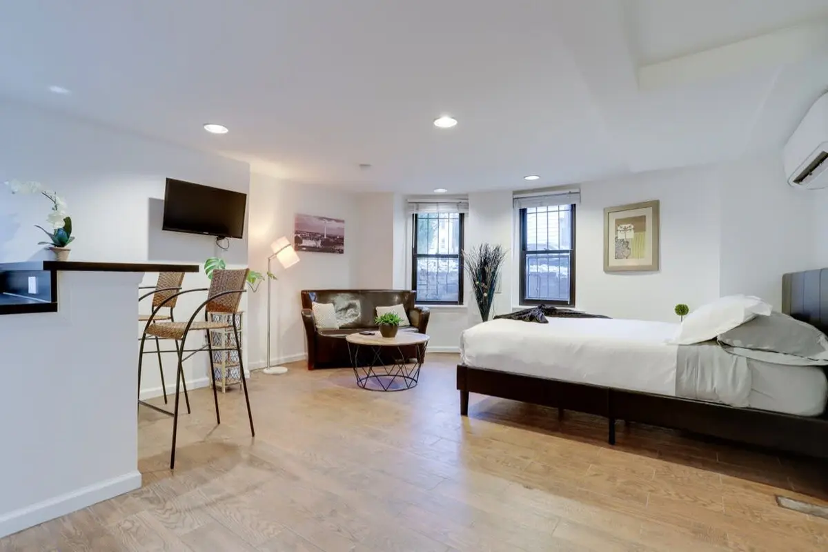 Sojourn Studio on R | Walkable in Dupont | #1A