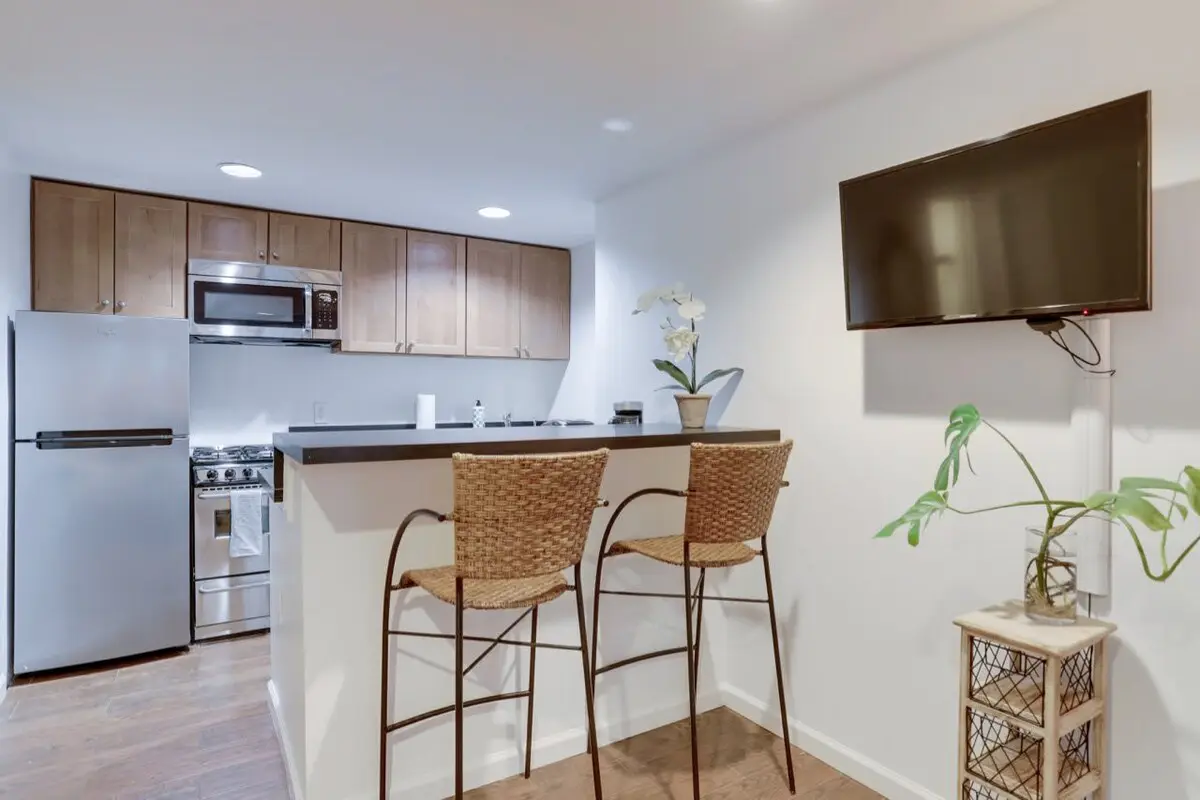 Sojourn Studio on R | Walkable in Dupont | #1A