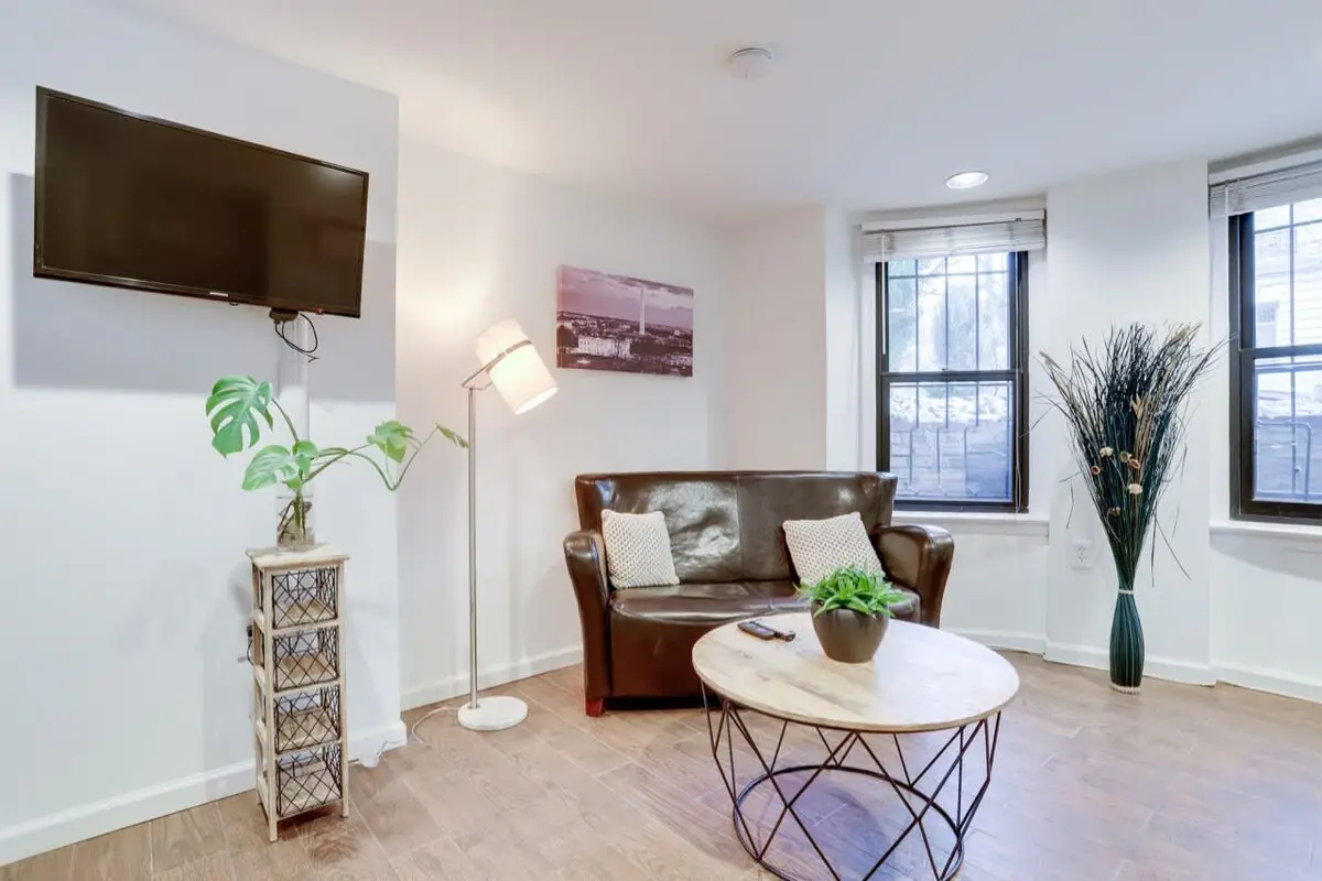 Sojourn Studio on R | Walkable in Dupont | #1A