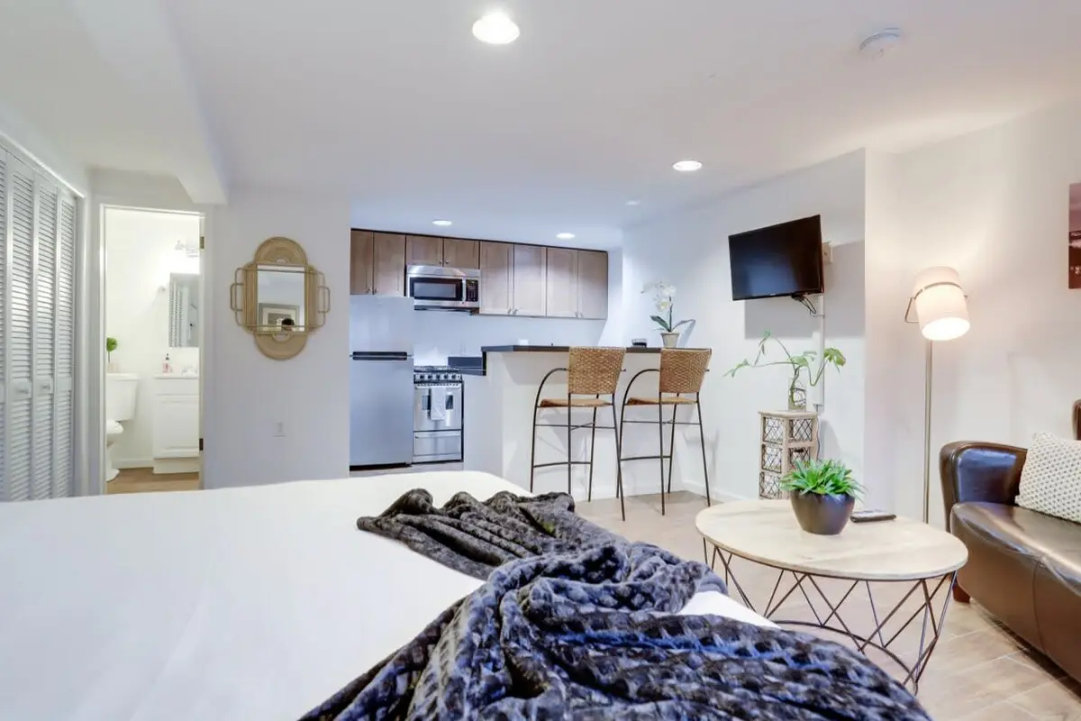 Sojourn Studio on R | Walkable in Dupont | #1A