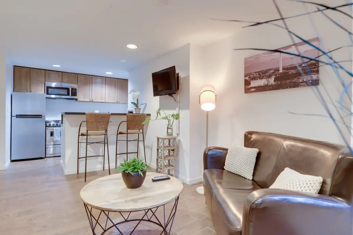 Sojourn Studio on R | Walkable in Dupont | #1A