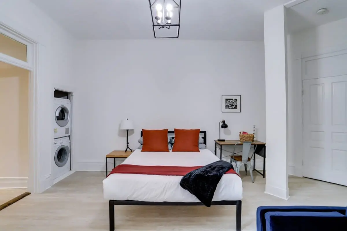 Sojourn on R | Studio | Pets welcome