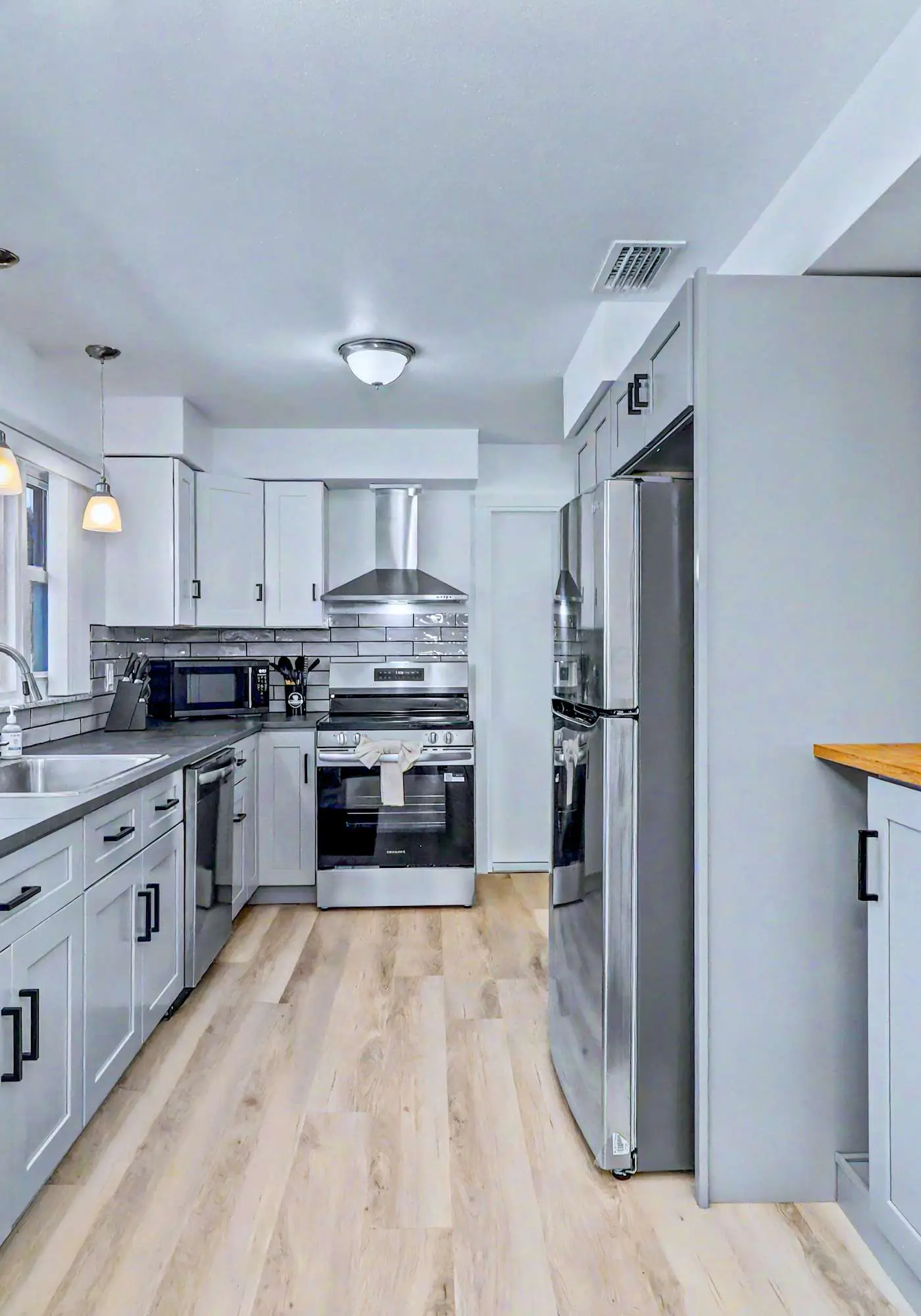 Coastal Escape Near Beaches & Downtown