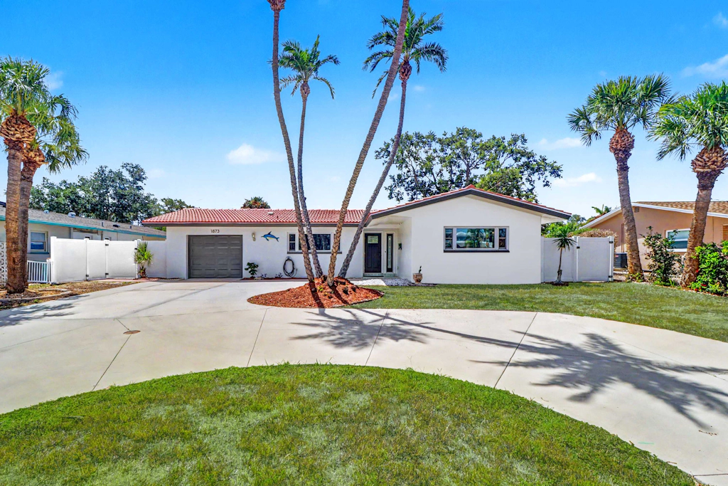 Coastal Escape Near Beaches & Downtown