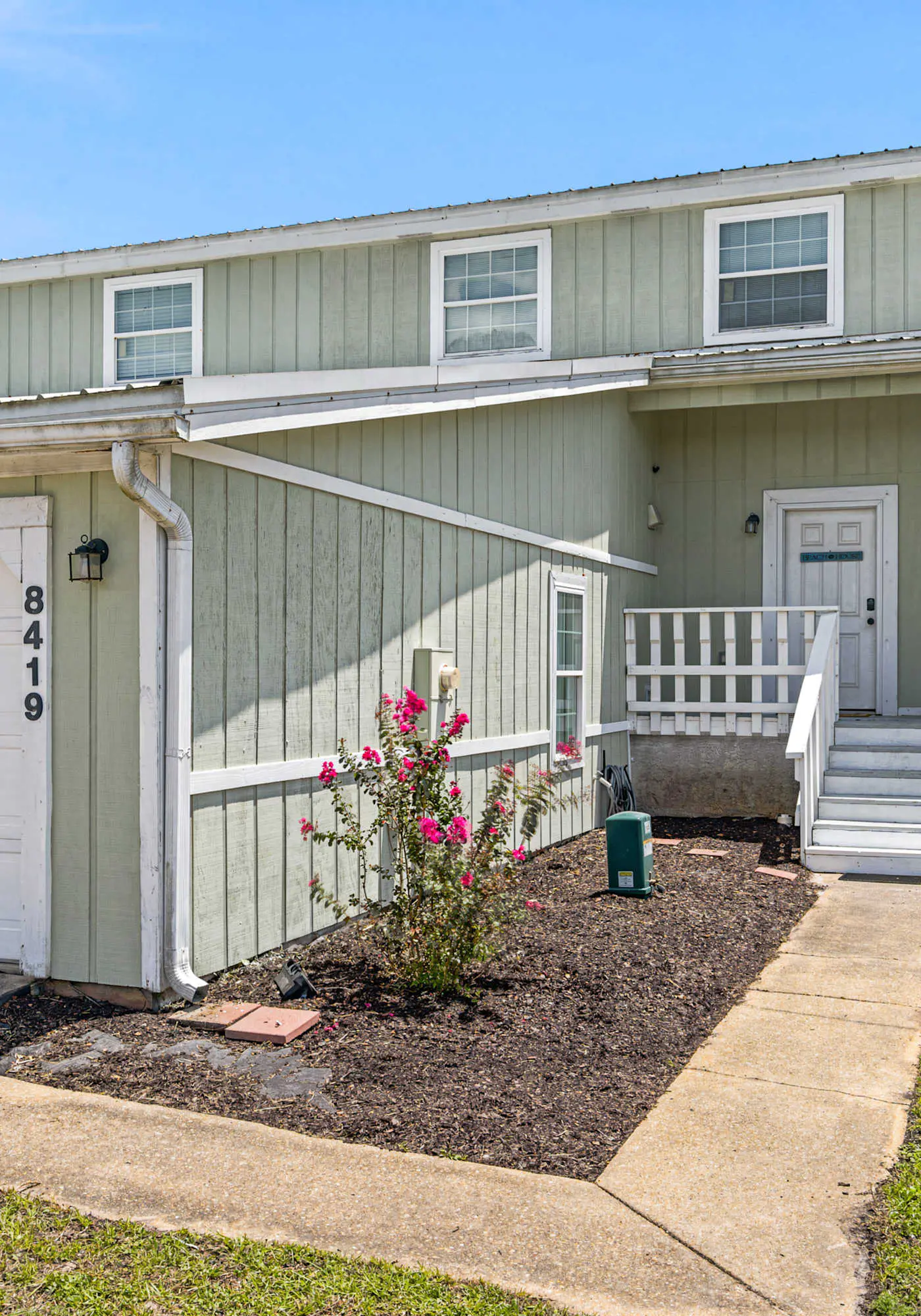 Waterfront Views & Beach Access - pet friendly