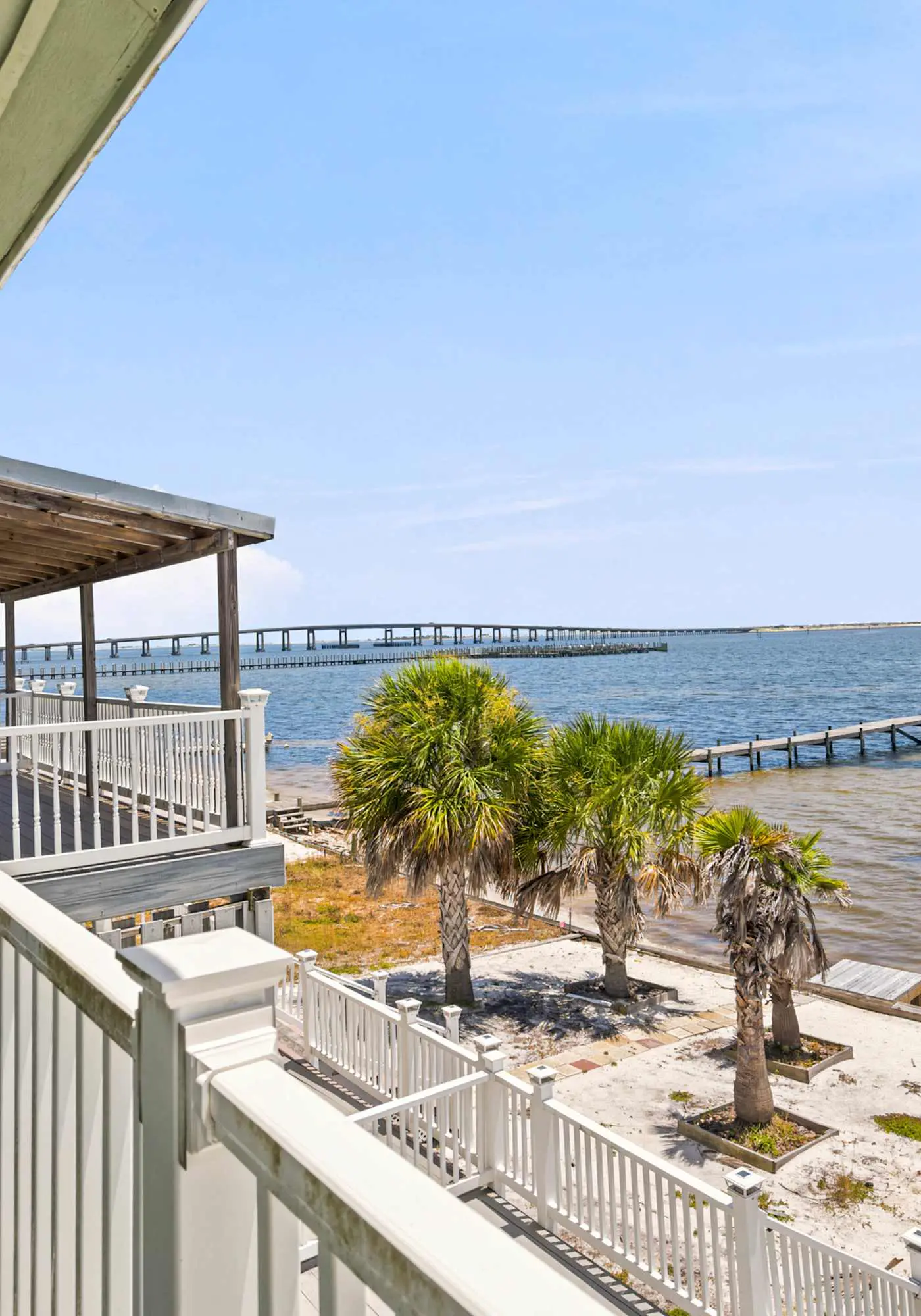 Waterfront Views & Beach Access - pet friendly