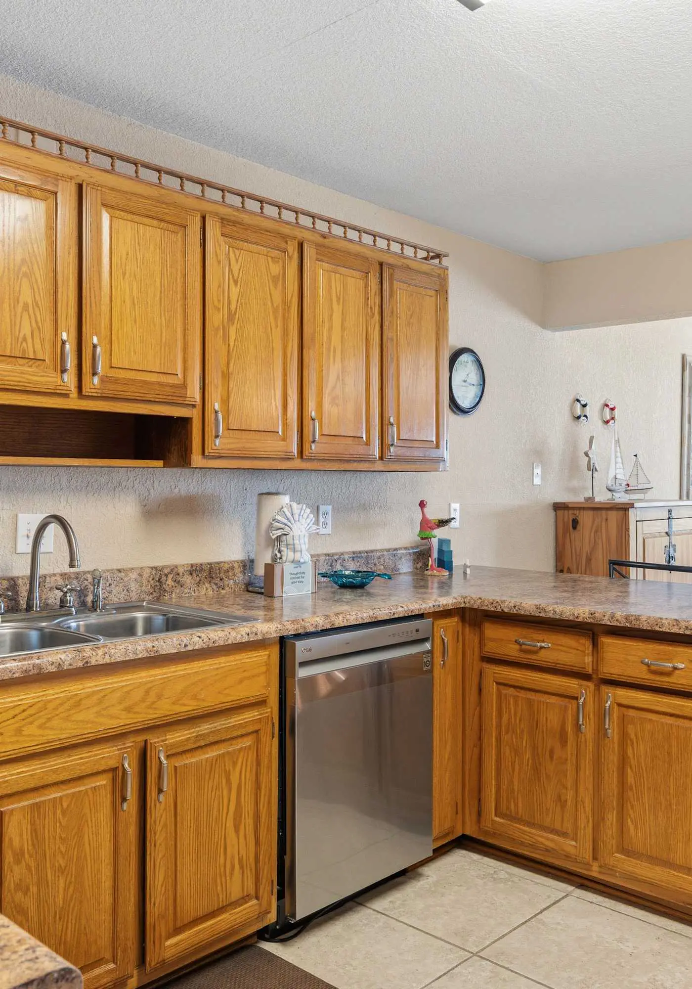 Waterfront Views & Beach Access - pet friendly